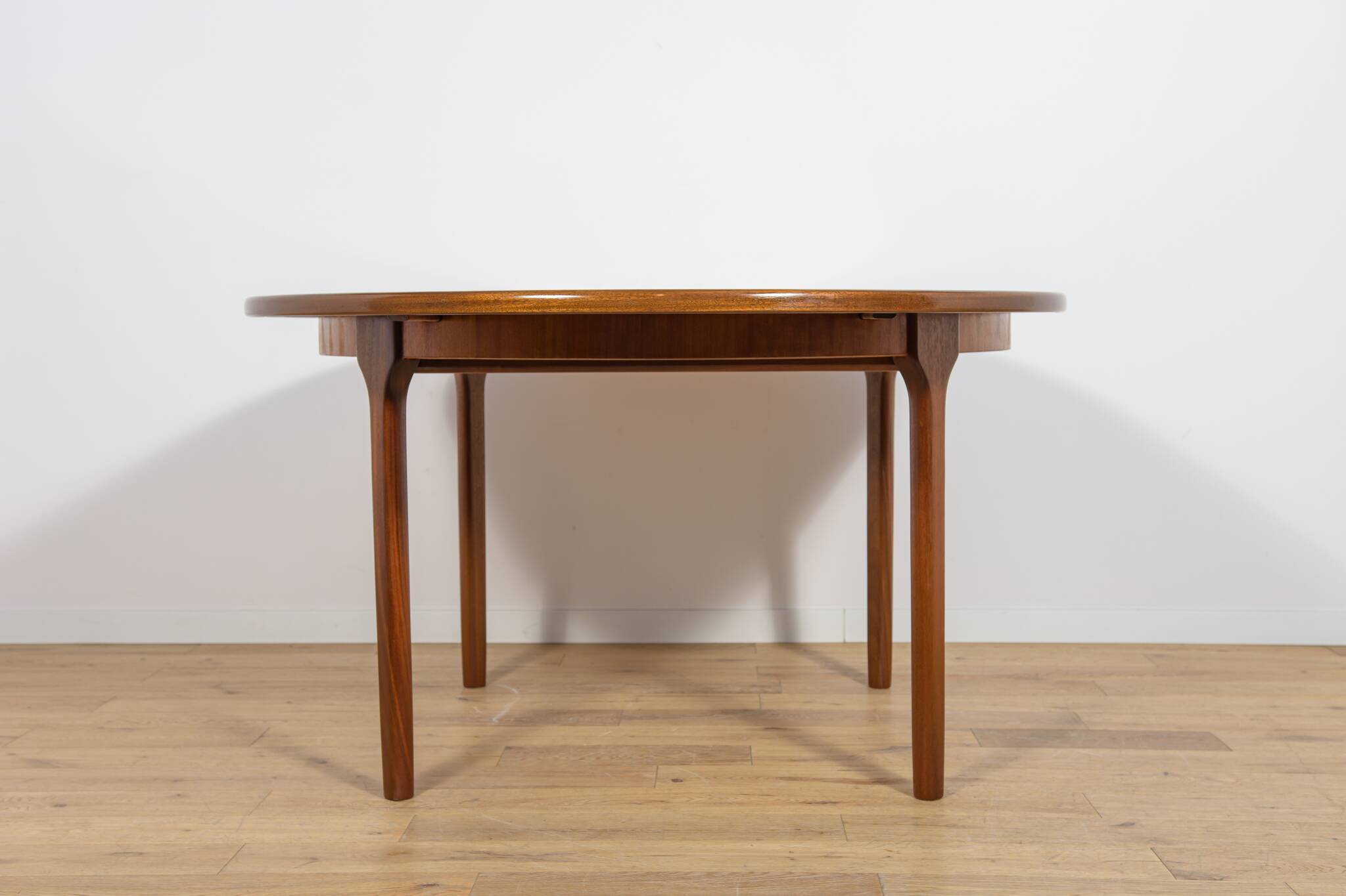 Mid-Century Round Extendable Dining Table from McIntosh, United Knigdom, 19