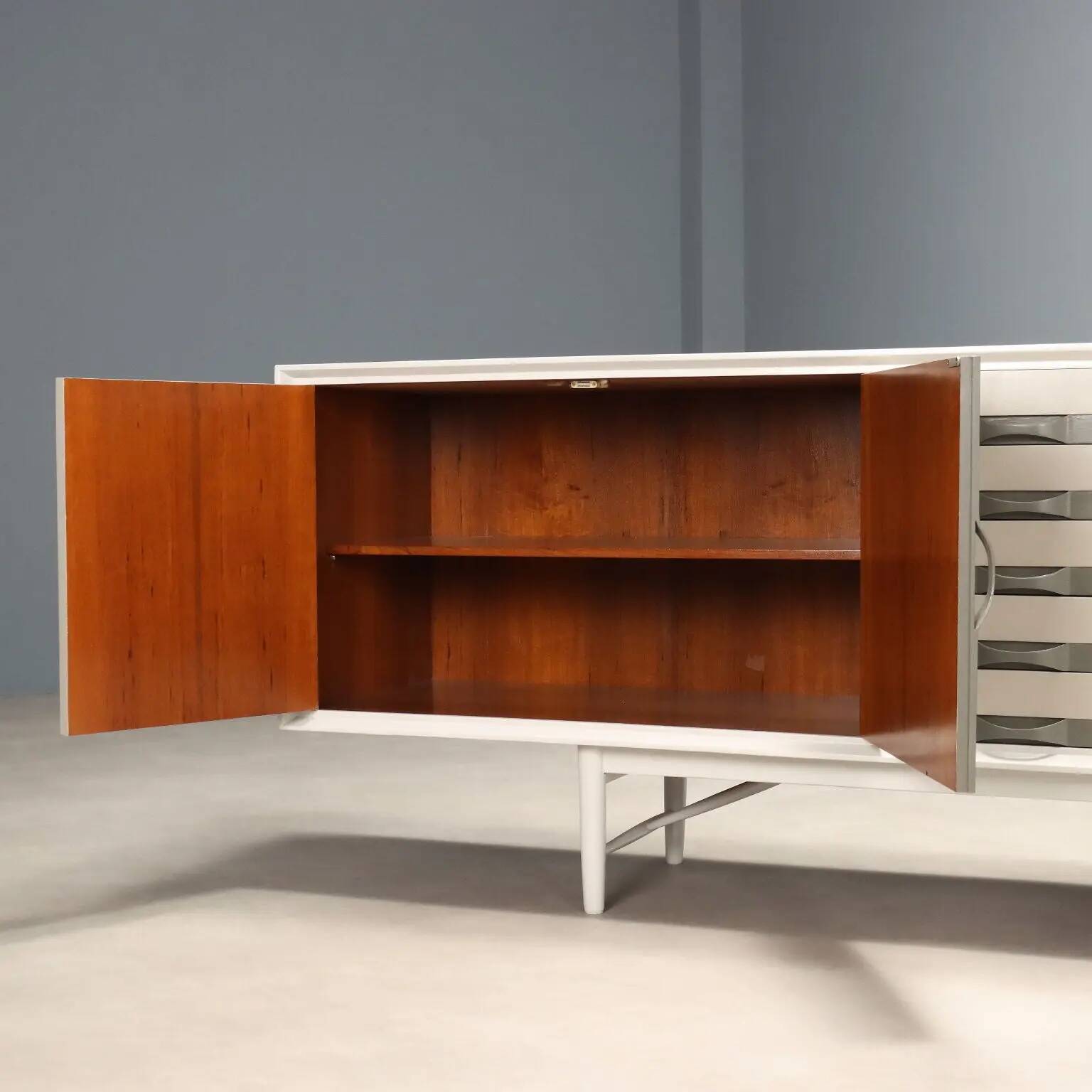 Vintage enfilade Prisma in painted teak, 1960s.