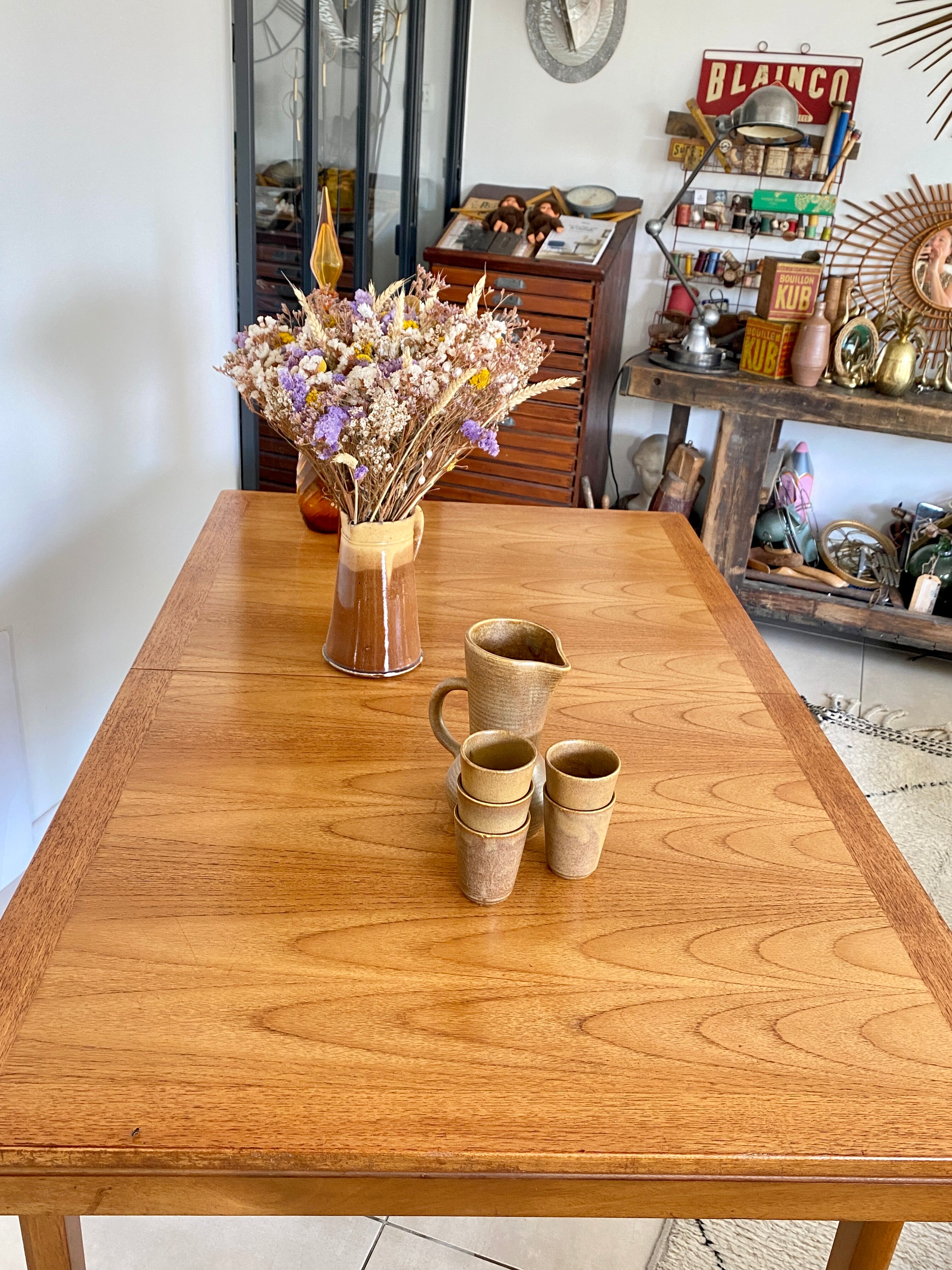 Extendable dining table in NATHAN teak