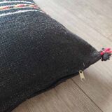 Coussin berbère noir à pompon en coton