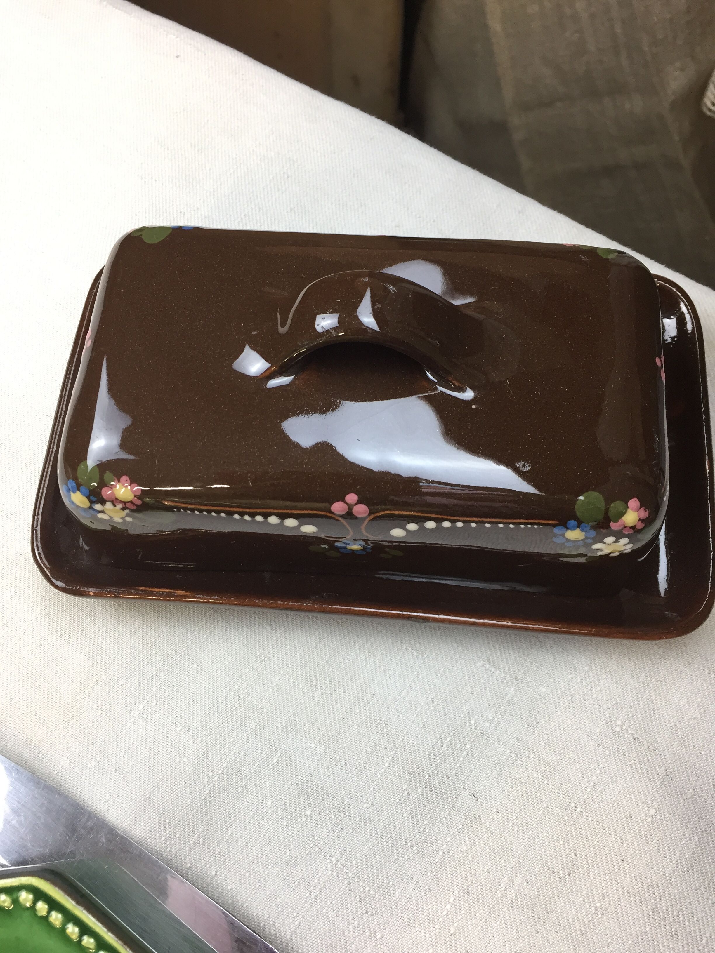 Beurrier artisanal en terre émaillée