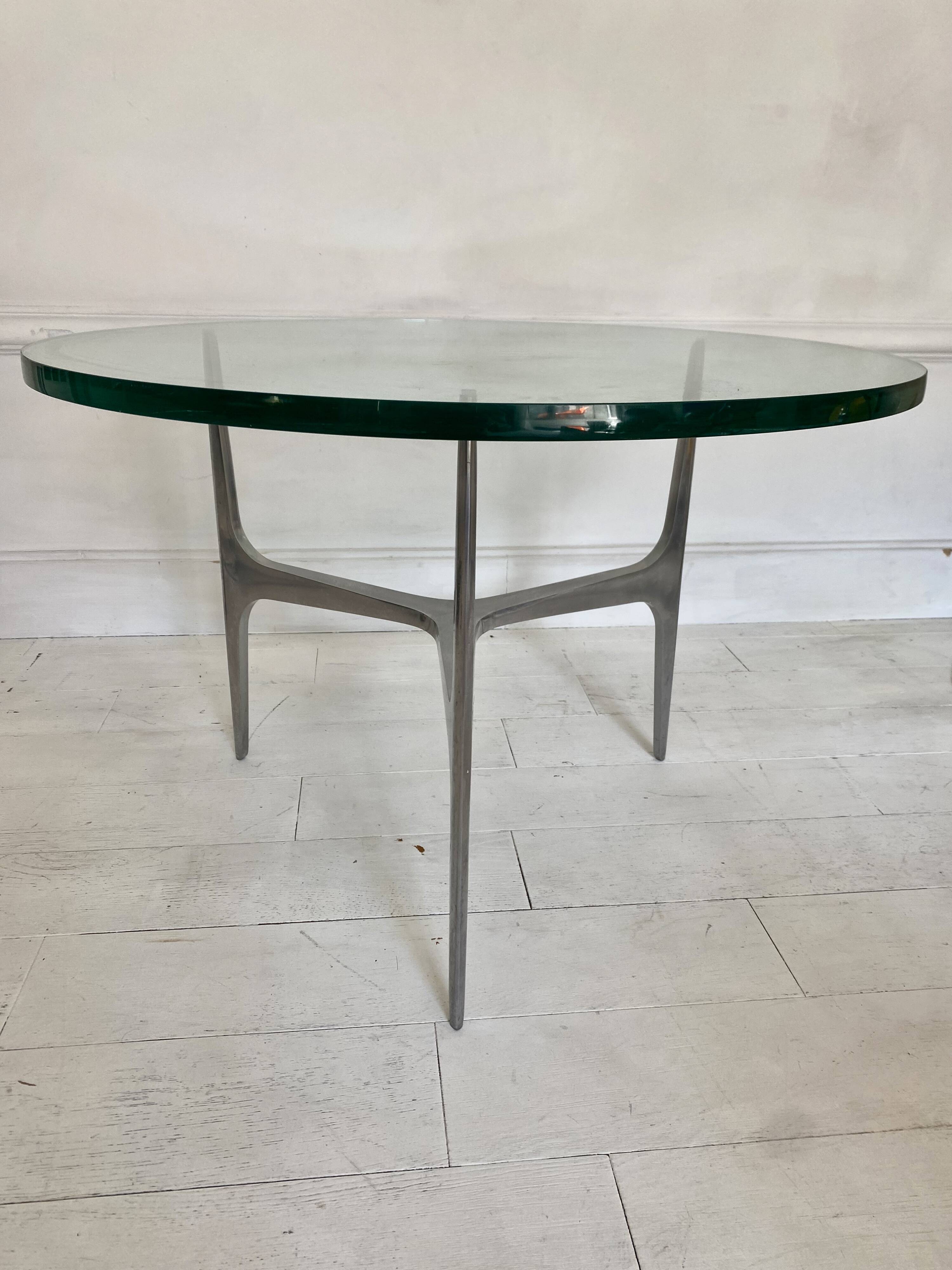 Knut HESTERBERG Round coffee table in glass and polished aluminum
