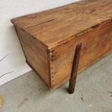 Wooden chest kneaded maie