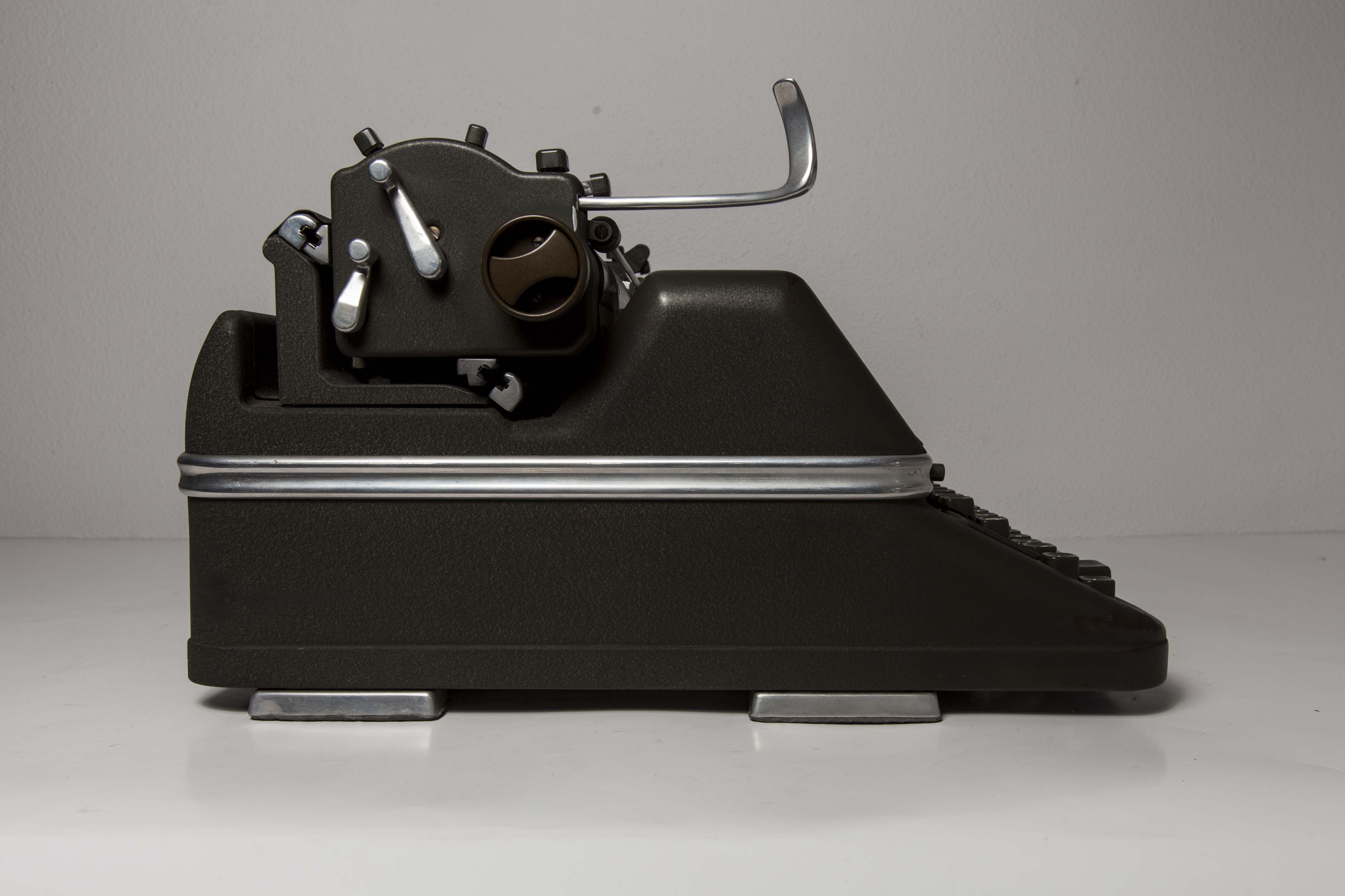 Hermes ambassador typewriter, 1952