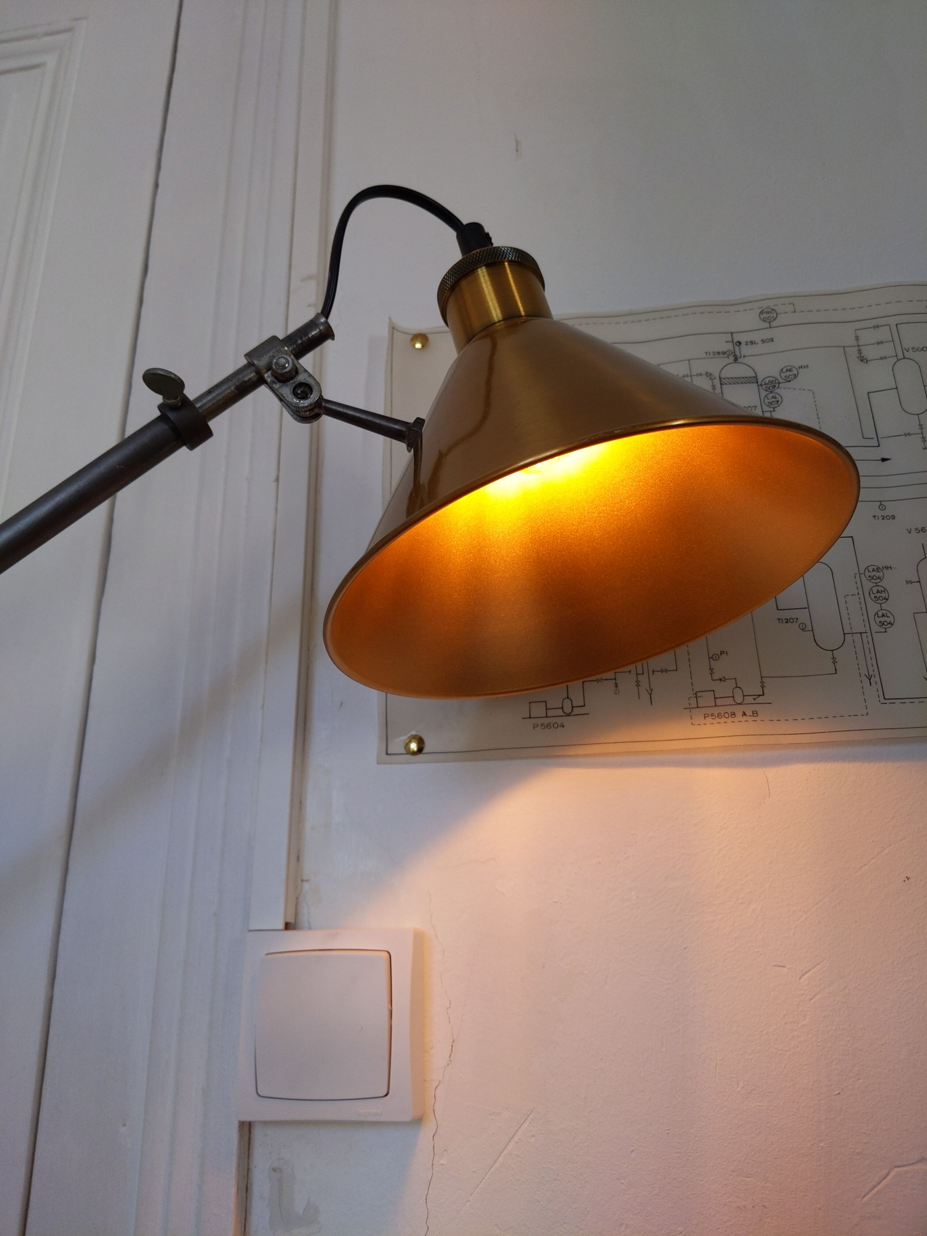 Articulated desk lamp vintage clamp vice