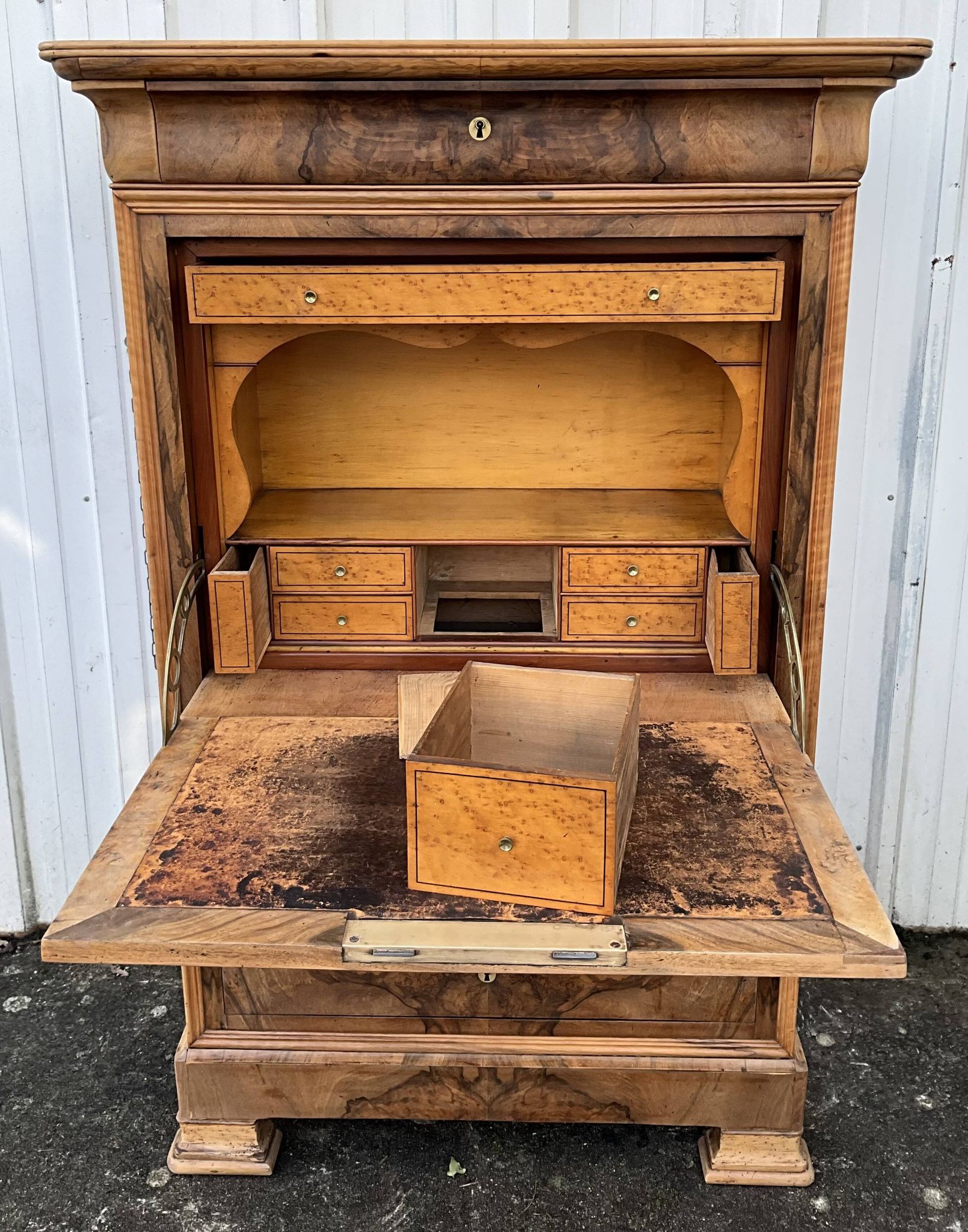 Louis-Philippe secretary, mid-19th century, in walnut burl.
