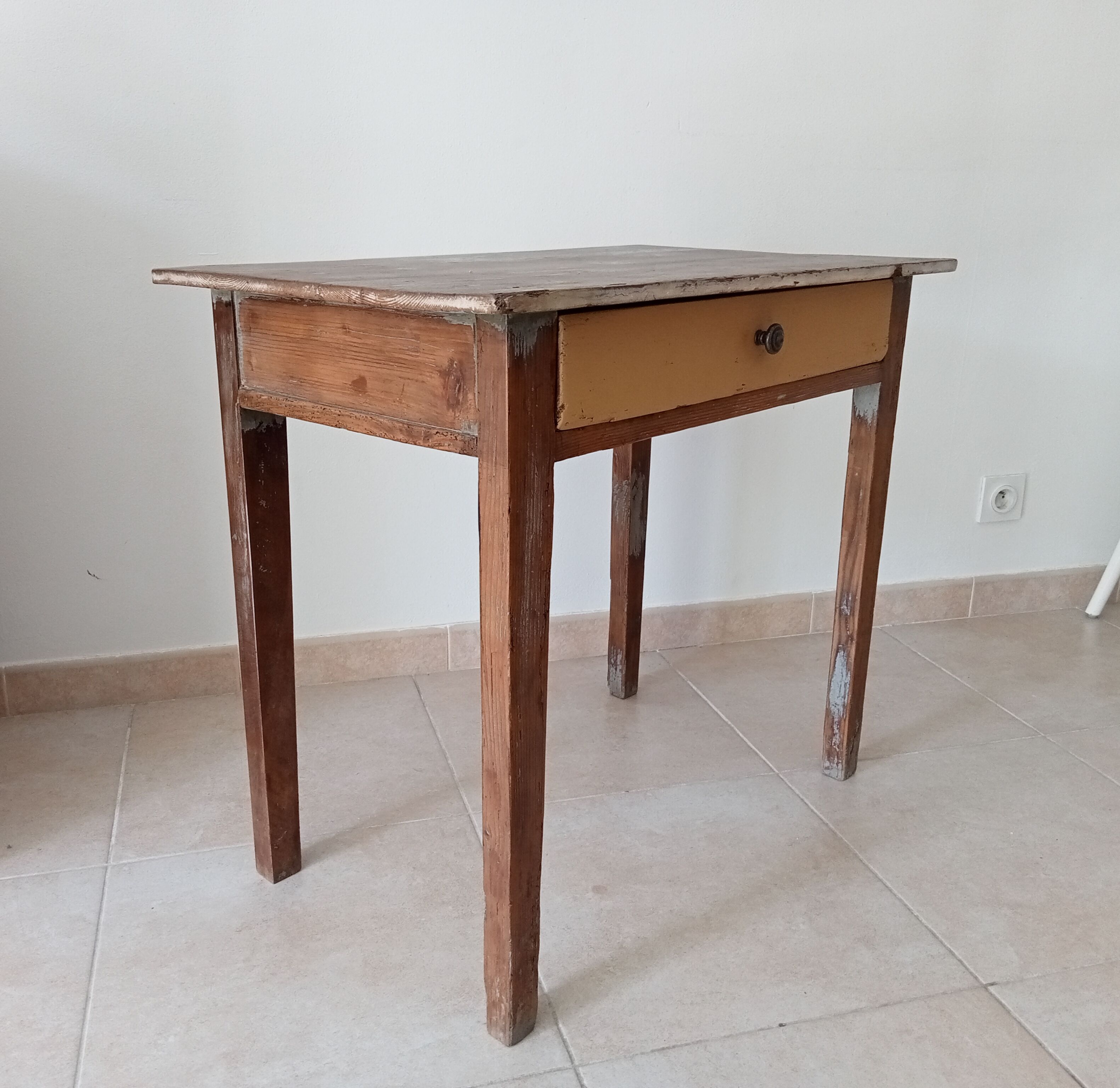 Petite table ancienne de ferme