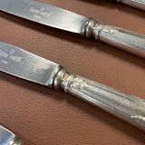 Lot de 12 petits couteaux en métal argenté et inox de la marque Ravinet d'Enfer Paris