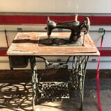 Sewing machine singer