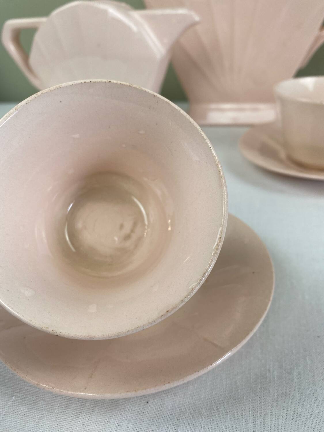 Théière art déco rose