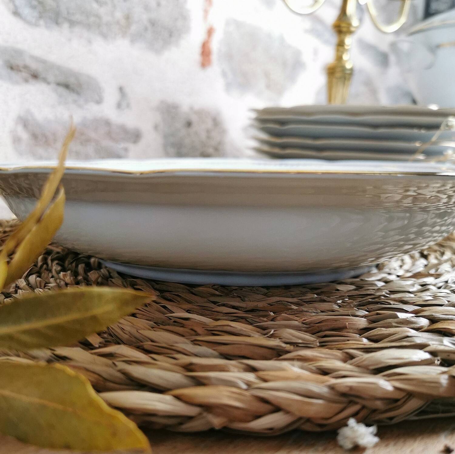 Round dish in Bavaria Porcelain, White and Gold