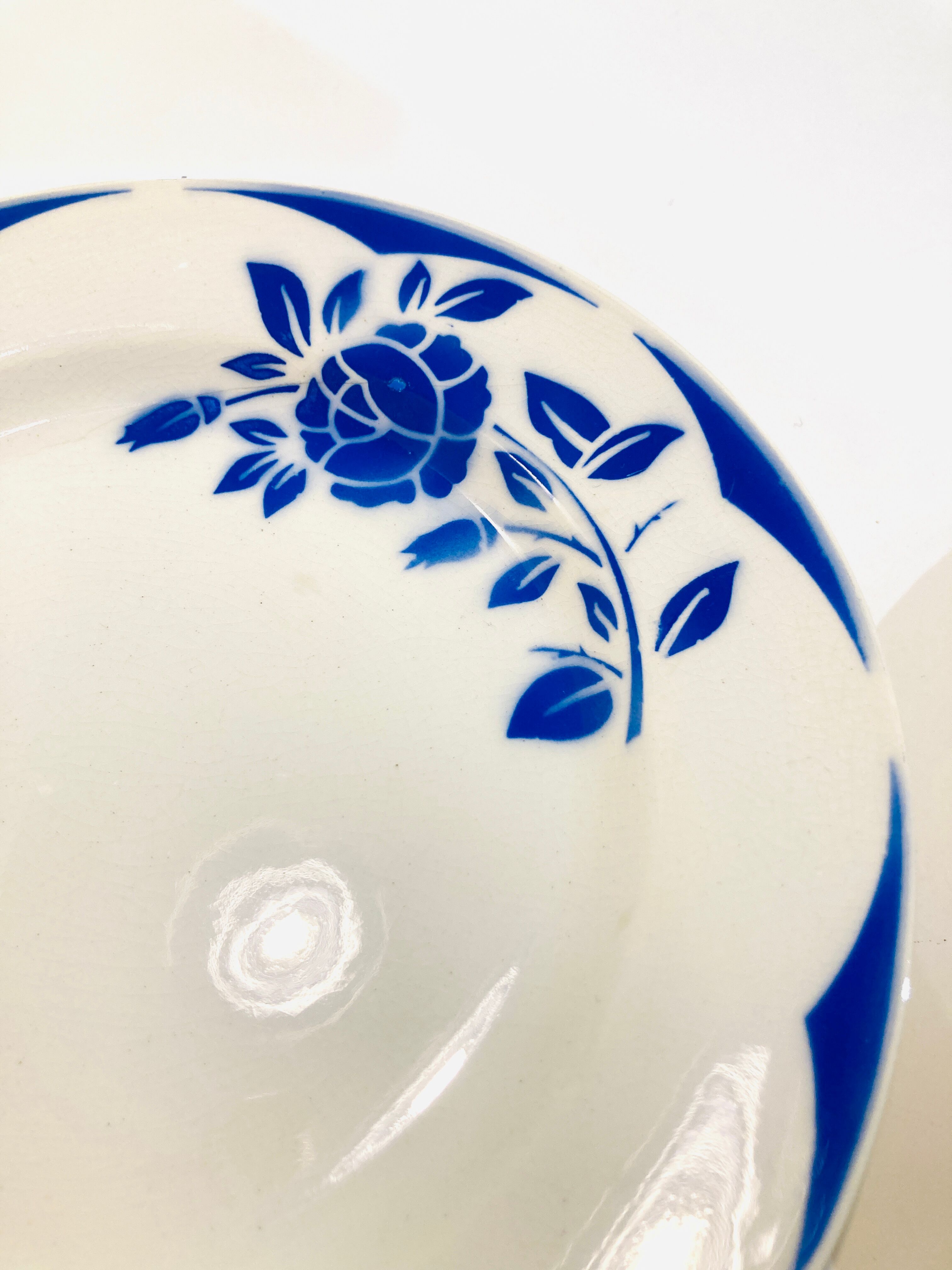 4 white porcelain plates with blue flowers