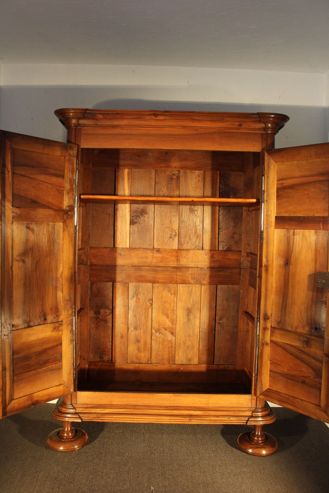 Wardrobe XVIIIth century Louis XIV