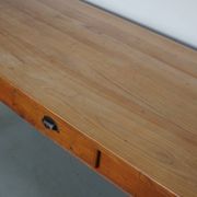 Table à manger rustique française vintage en cerisier du XXe siècle