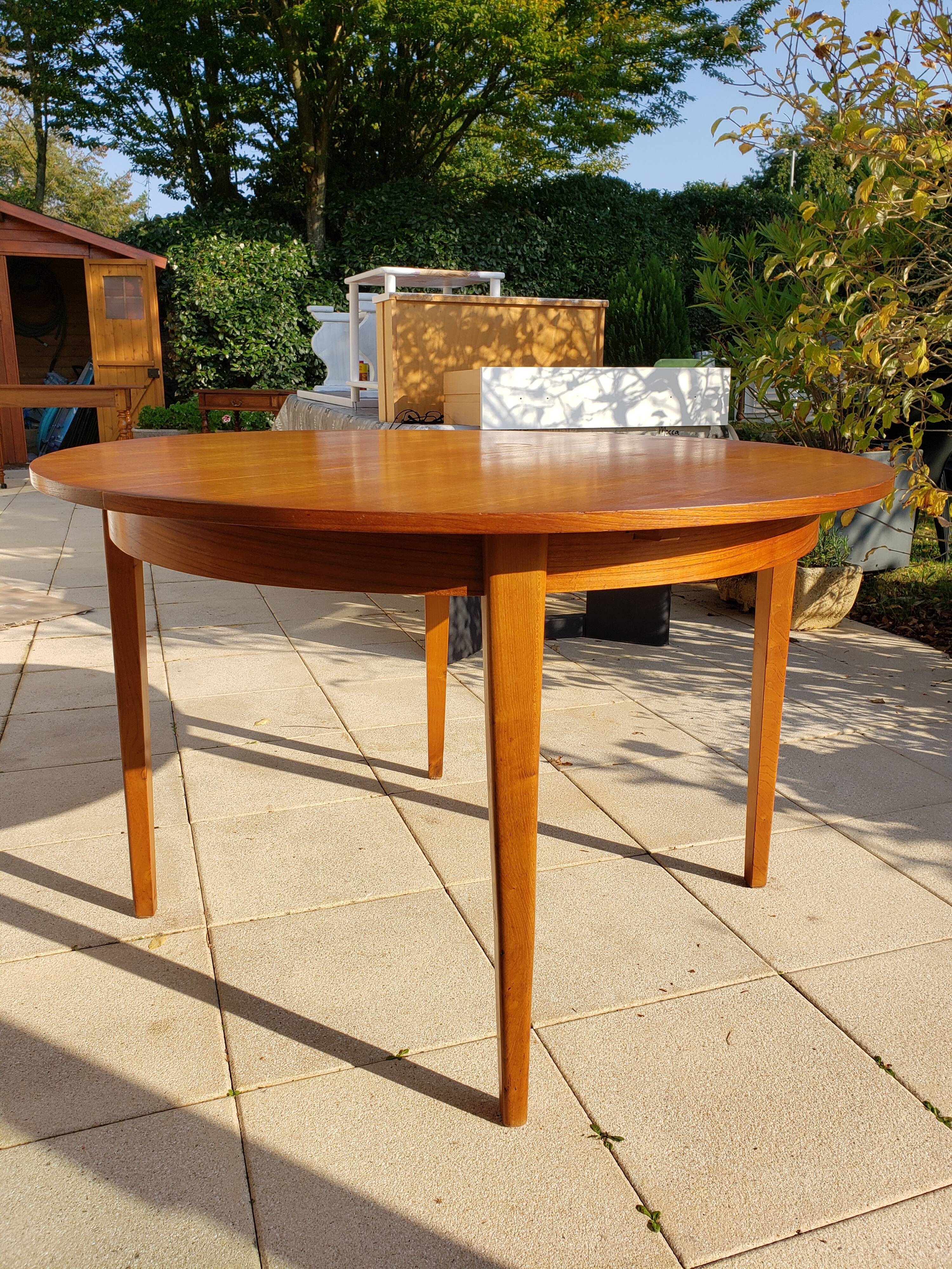 Round extendable teak dining table from the 60s