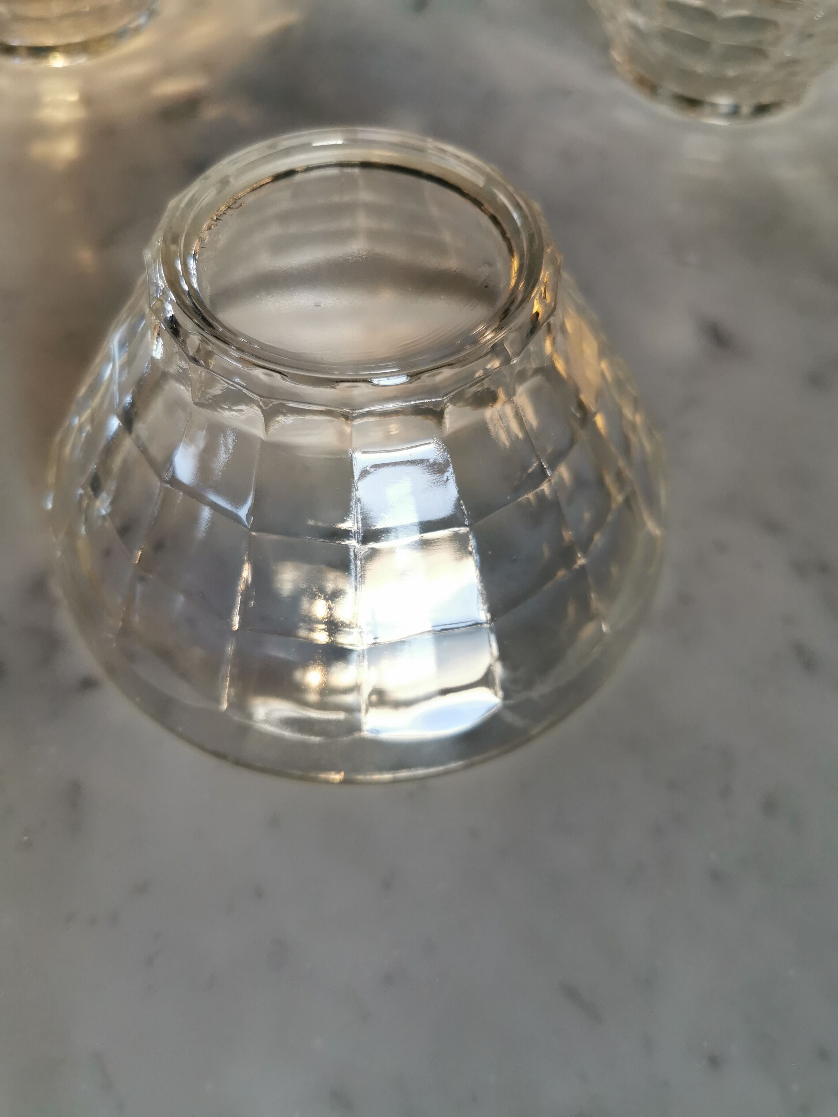 Lot de 10 coupelles anciennes en verre à facettes