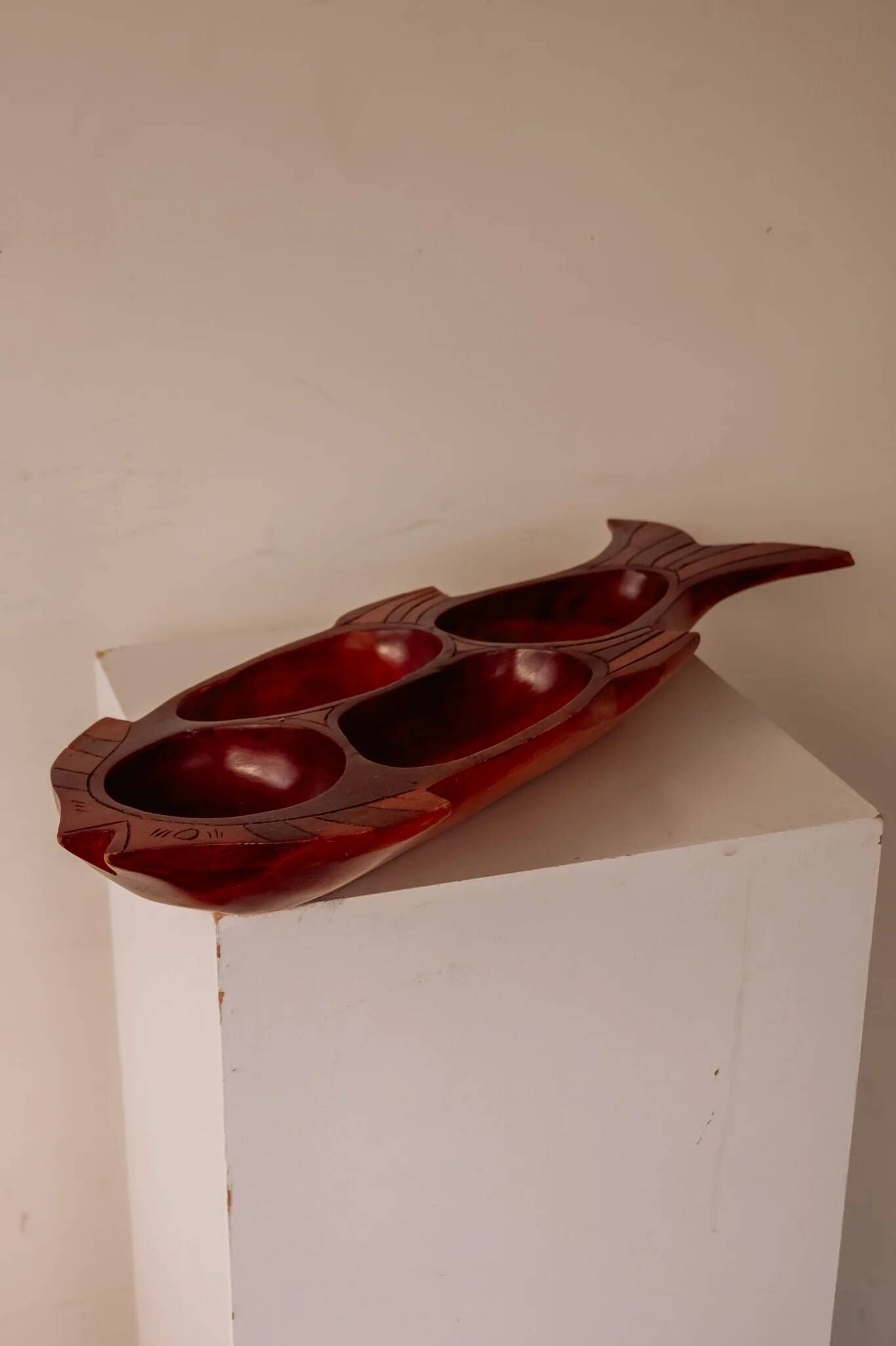 Grande planche apéritive en bois en forme de poisson
