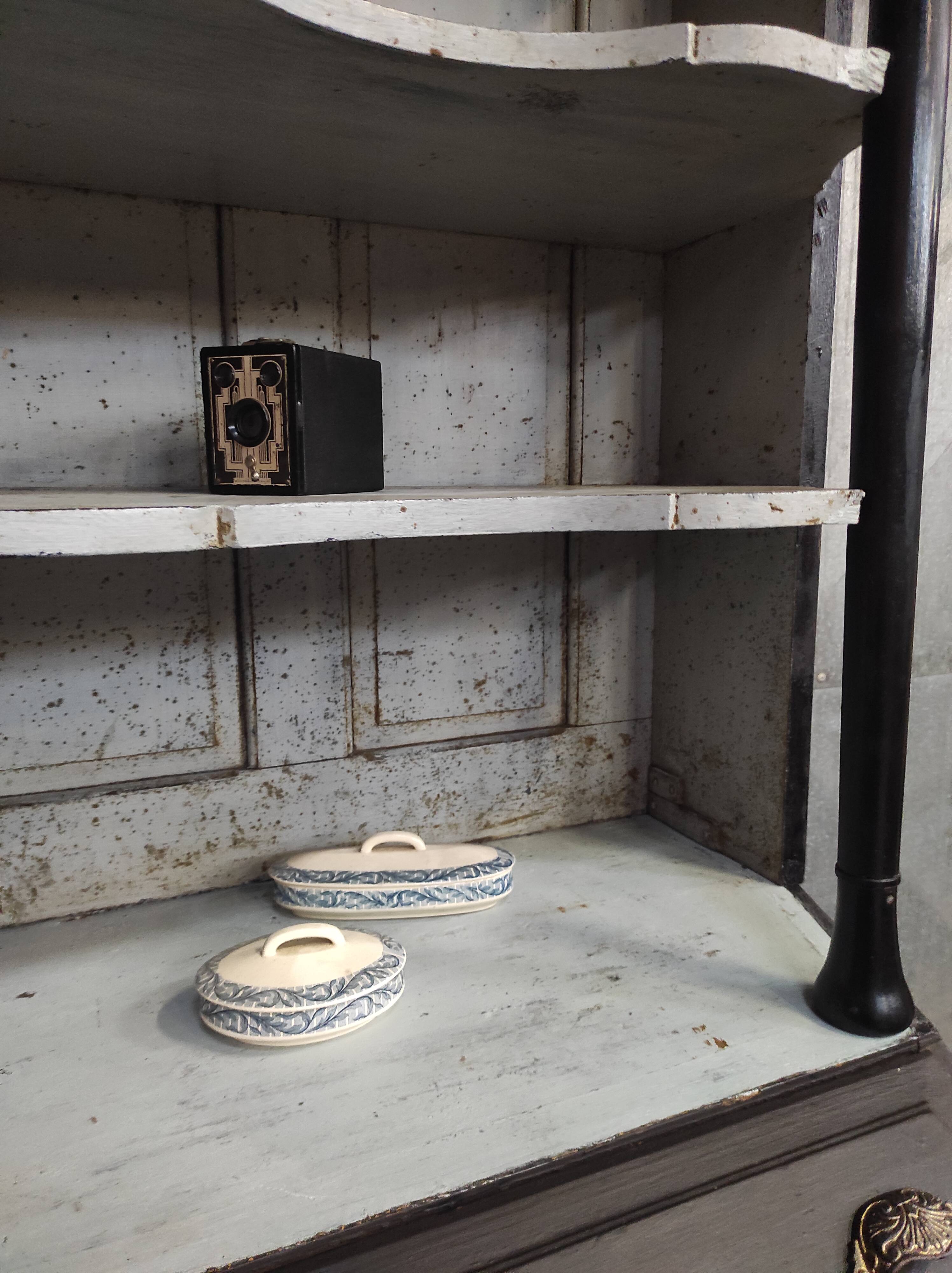 Buffet gris 1910 | Garde-manger ancien aux accents dorés