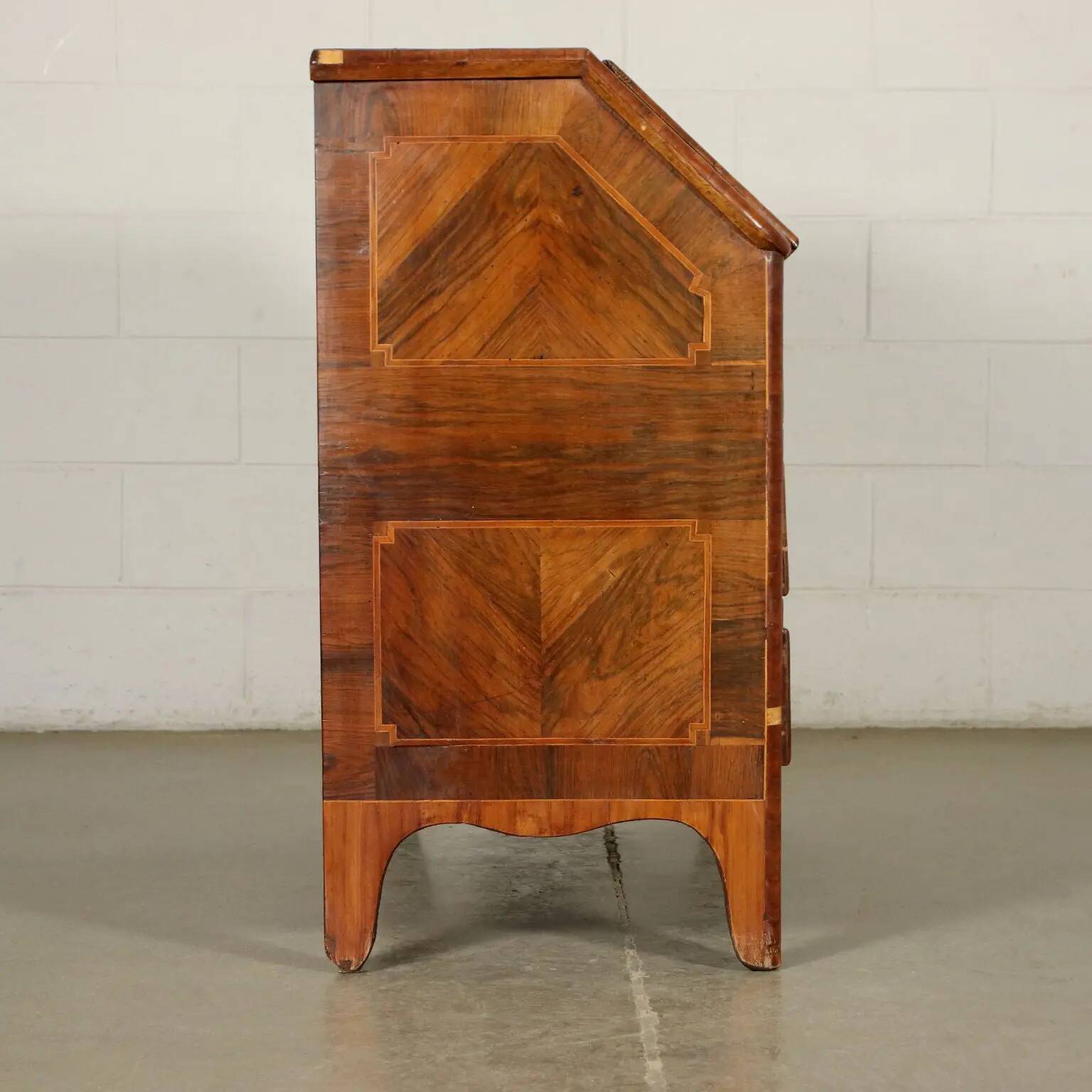 Piedmontese secretary with a drop-leaf, Italy, 18th century.