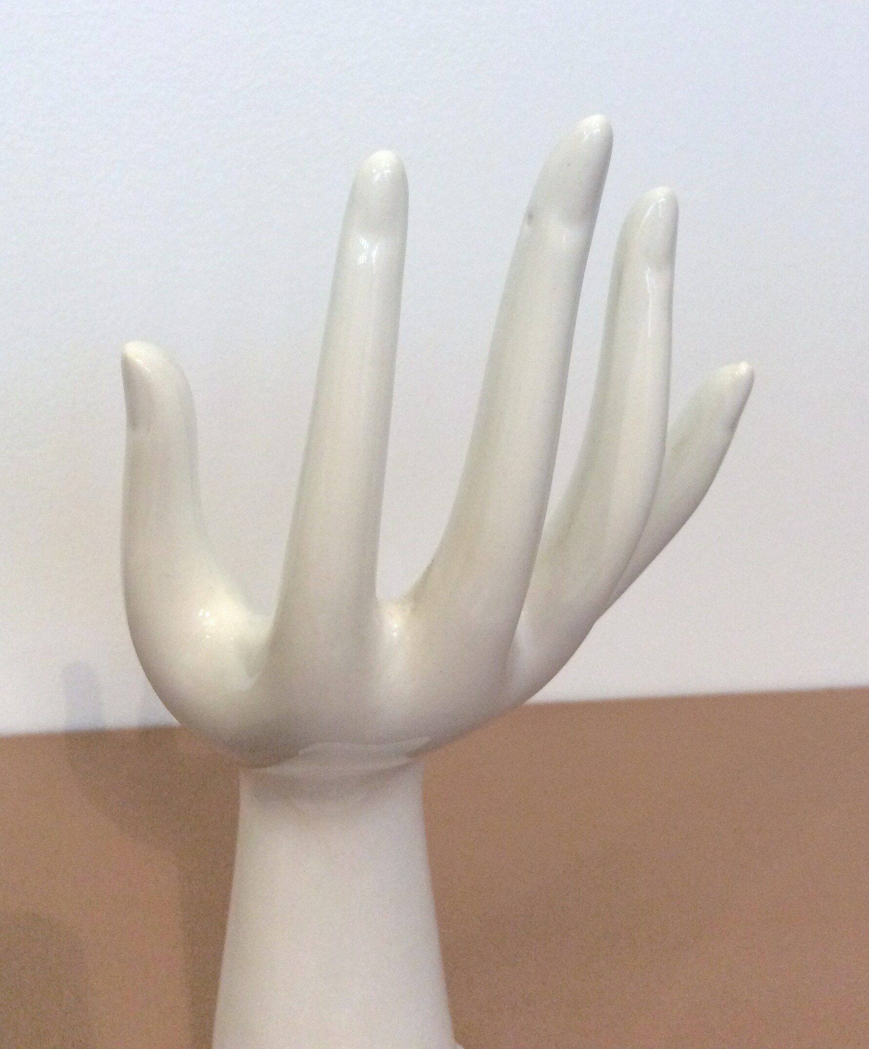 hand baguier white soliflore