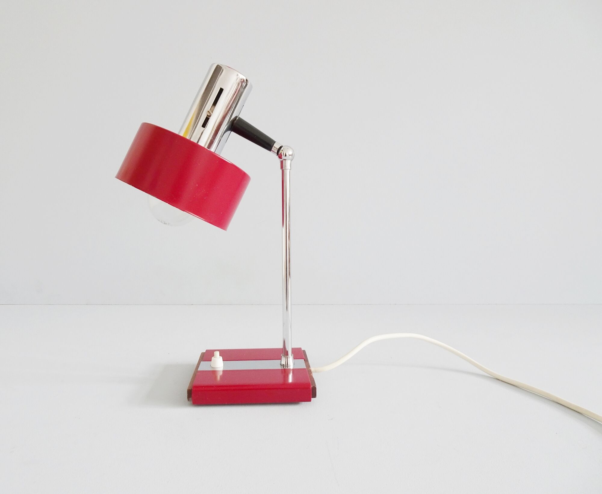 Mid century desk lamp burgundy with chrome and wood, red table lamp 1960s