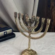 Chandelier, menorah à  neuf branches en laiton massif 