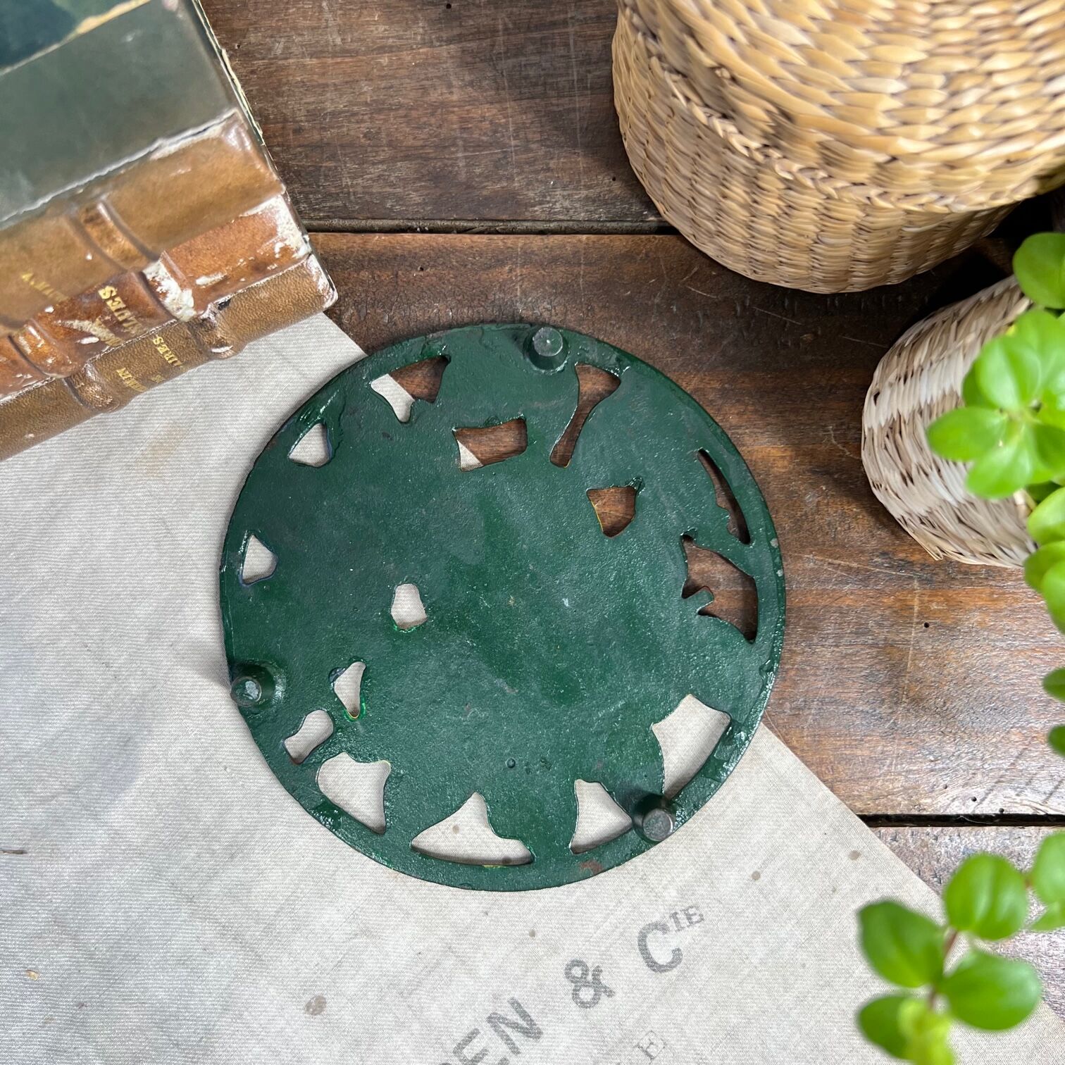 Coloured round cast iron trivia