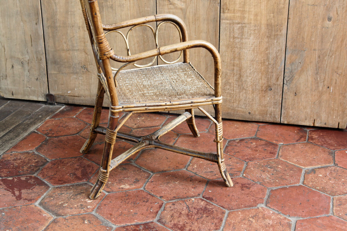 Fauteuil en rotin asymétrique