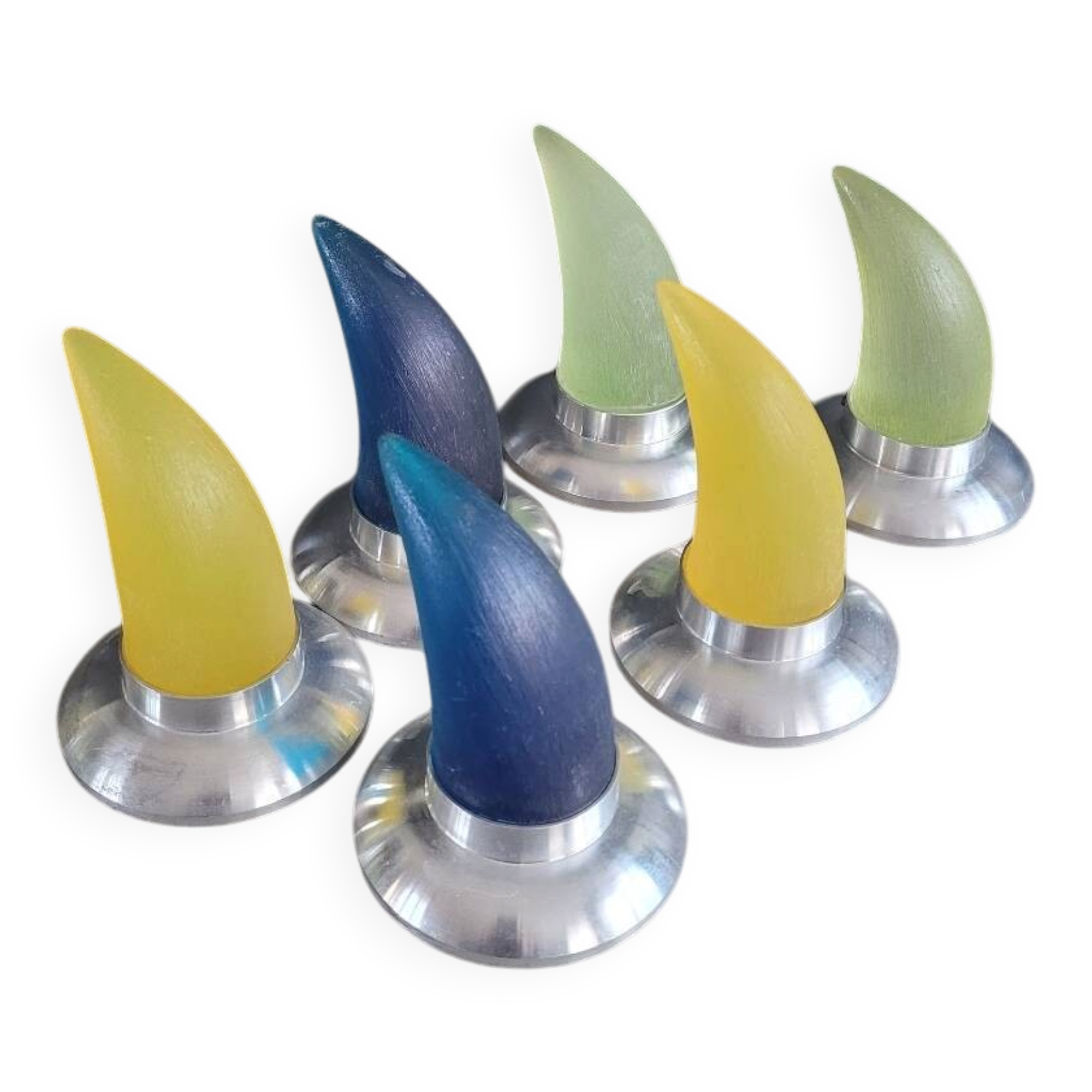 6 vintage horn coat hooks in resin and aluminium