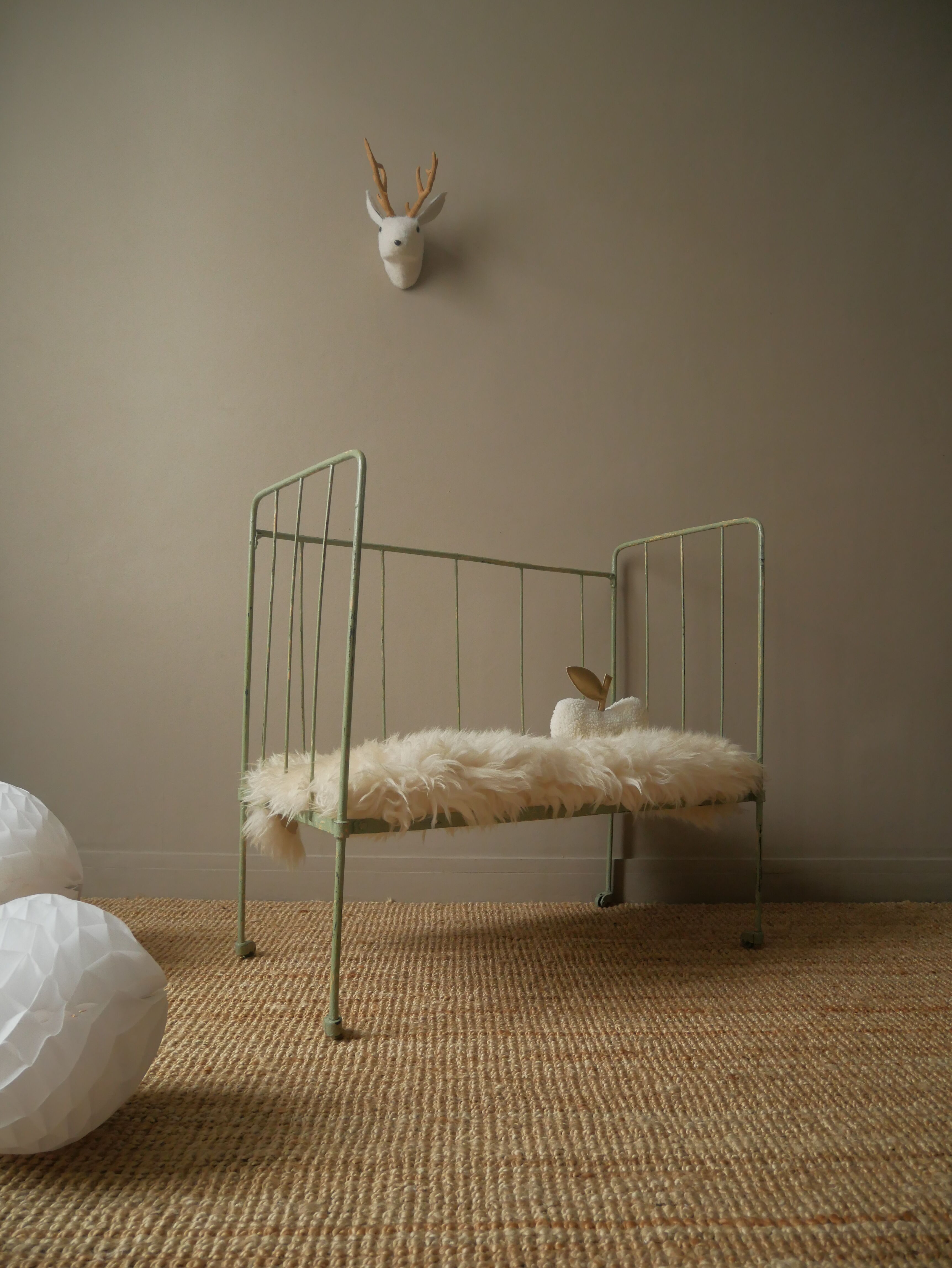 Vintage metal daybed for children