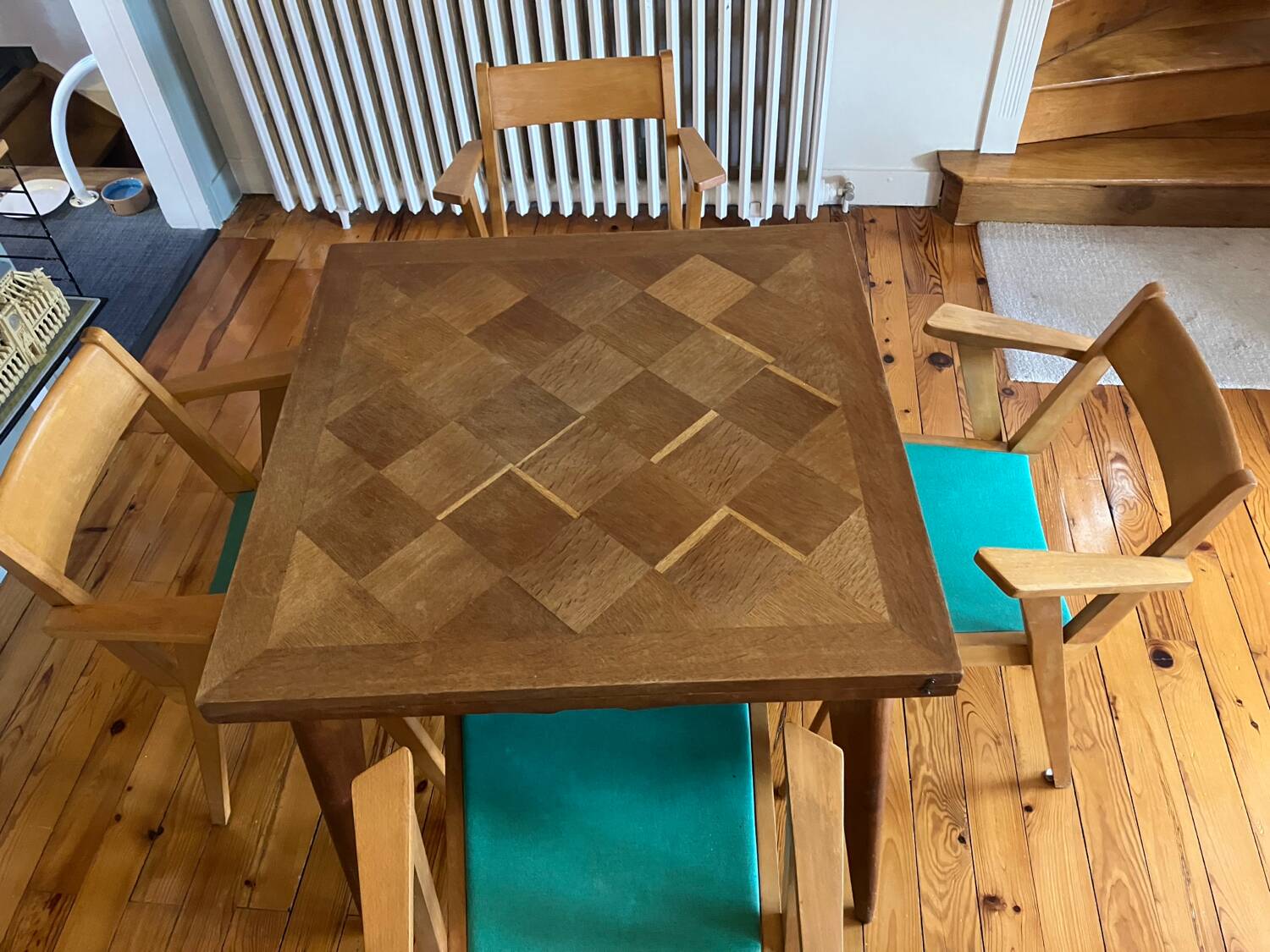 1970s wallet table