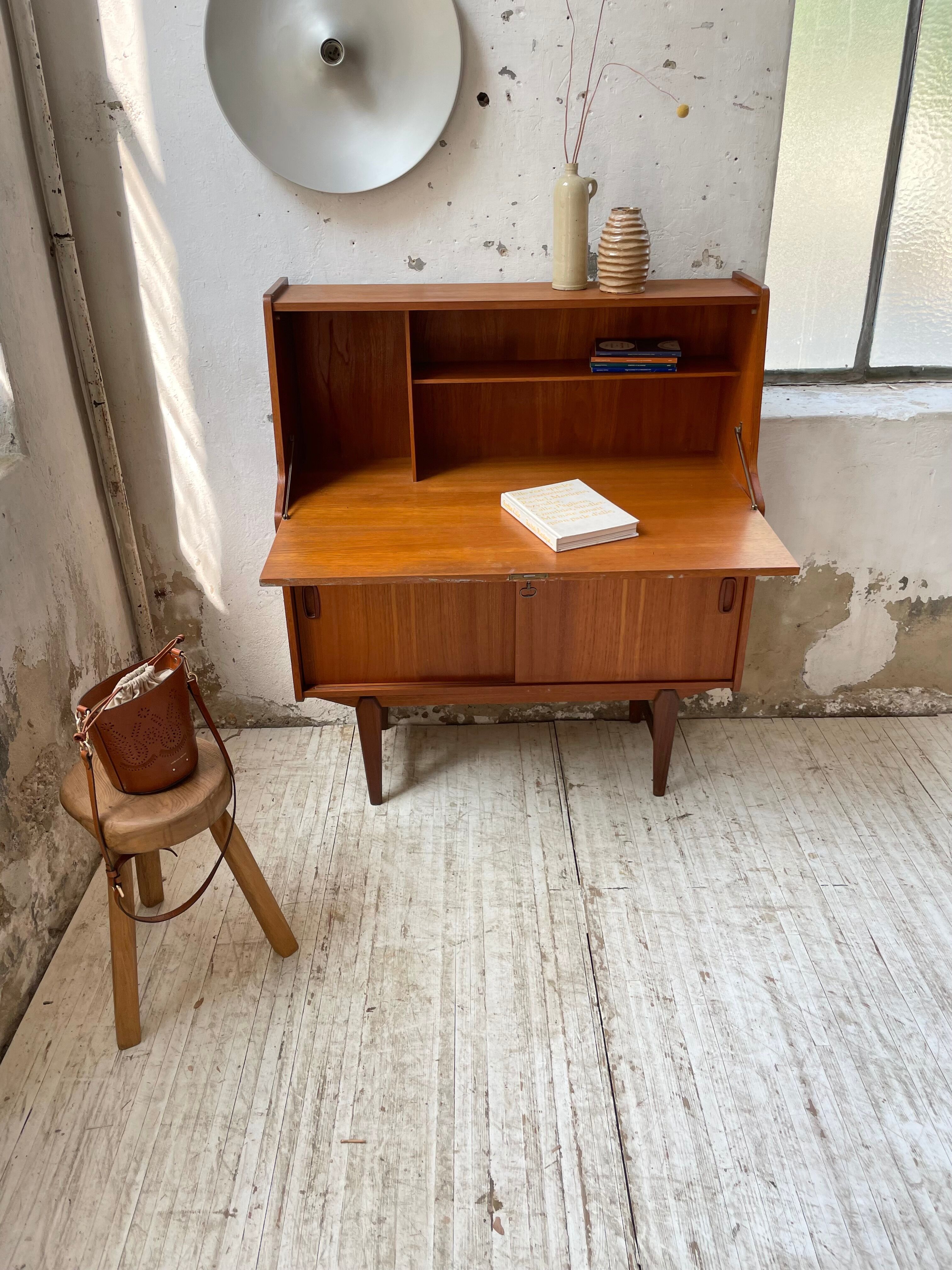 Secretary Samcom teck 1960