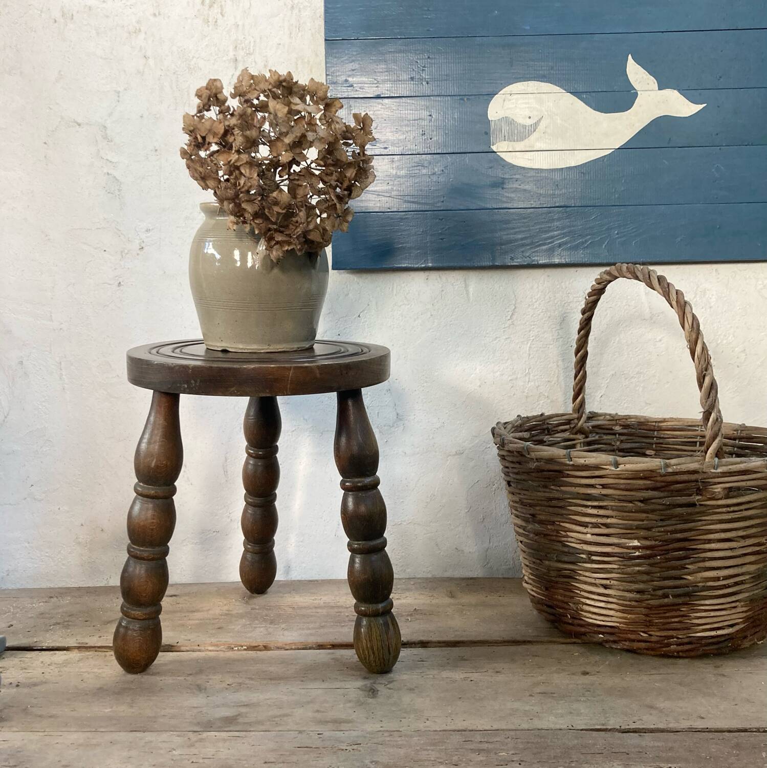 Tabouret en bois tripode