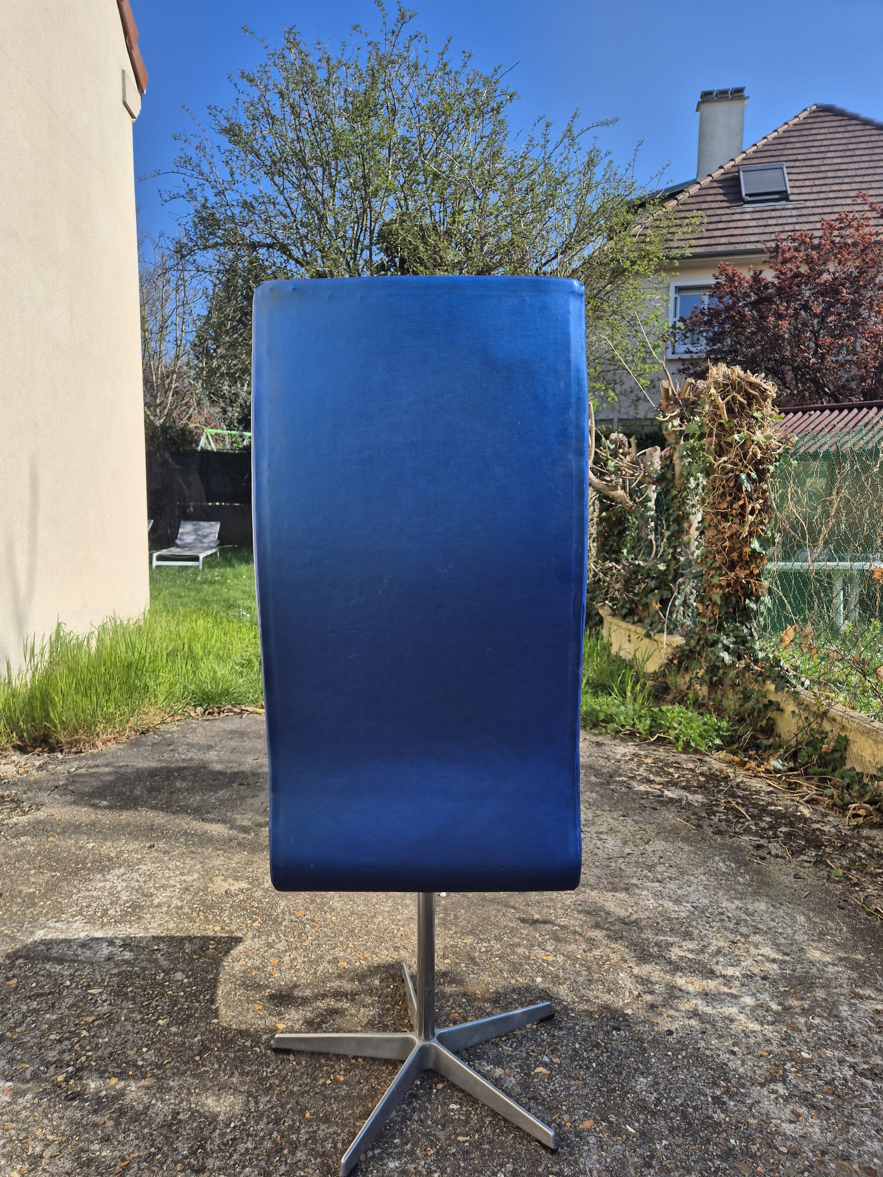 Arne Jacobsen – Oxford Chair model 316 – published by Fritz Hansen