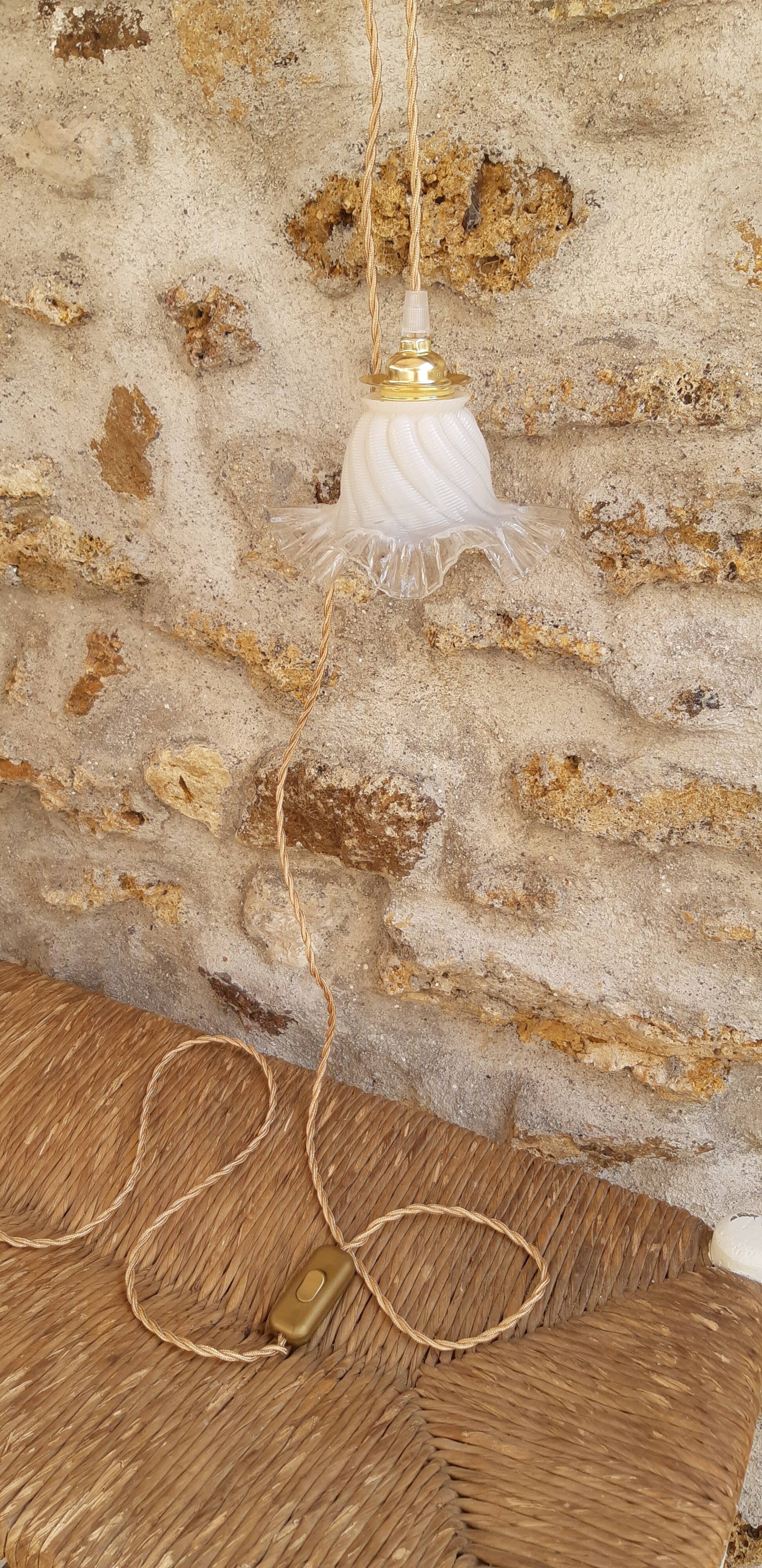 White hand tulip lamp