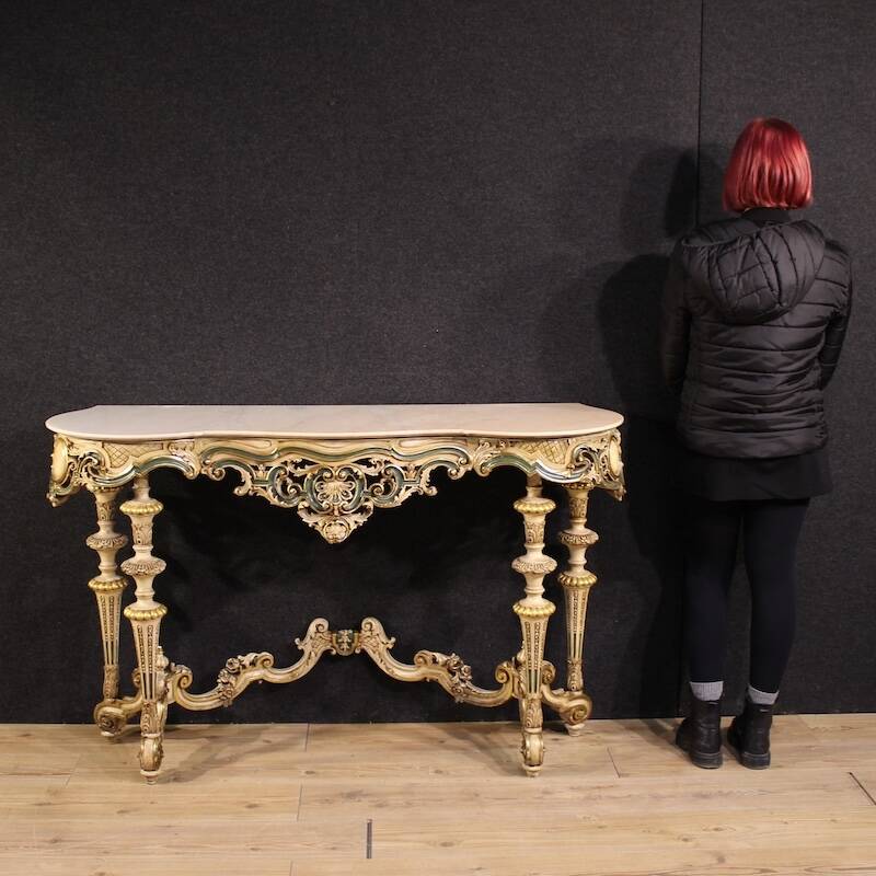 Console laquée et dorée italienne de style éclectique du 20e siècle