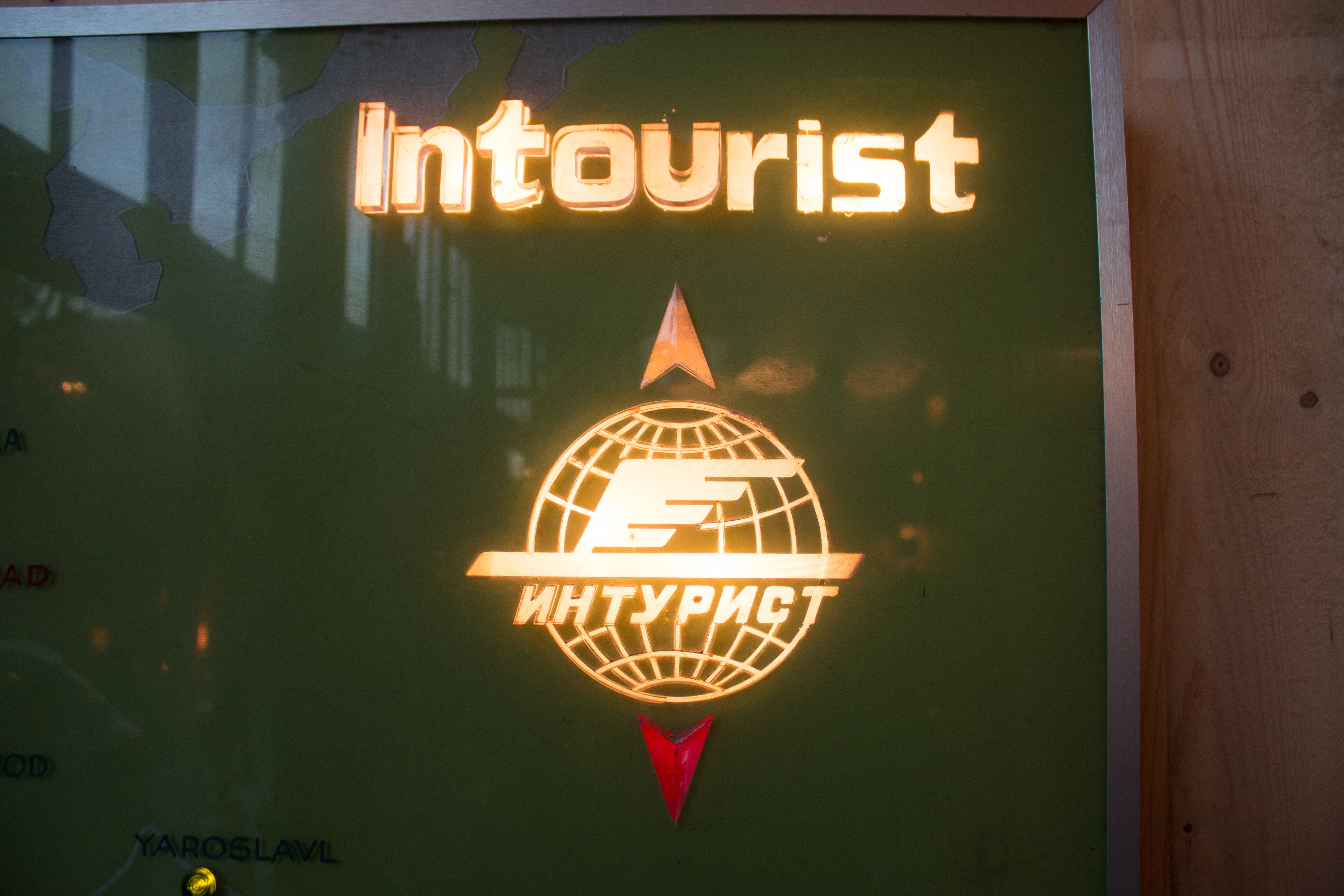 Enseigne "intourist"