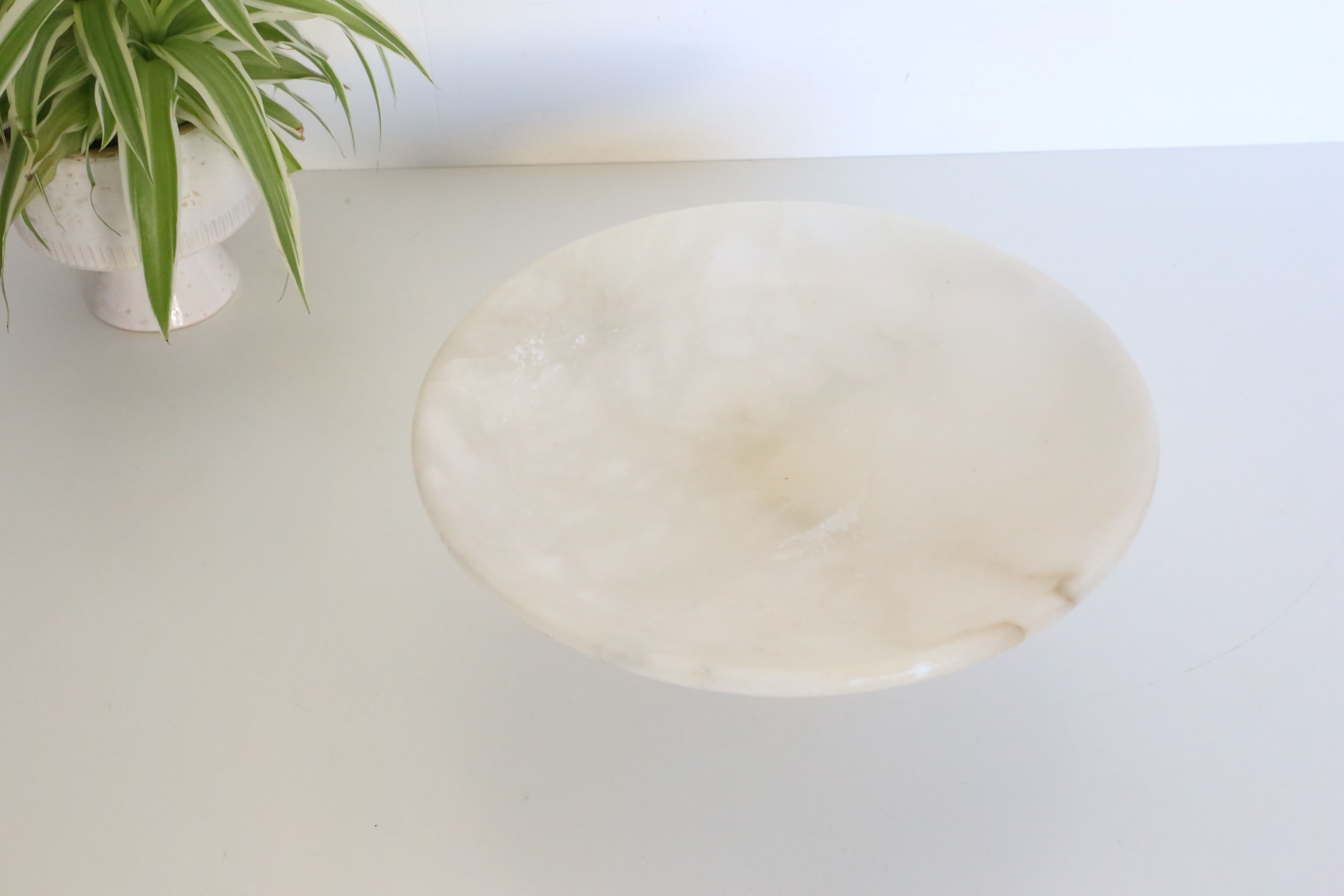 Compotier, flat on alabaster pedestal, 1960