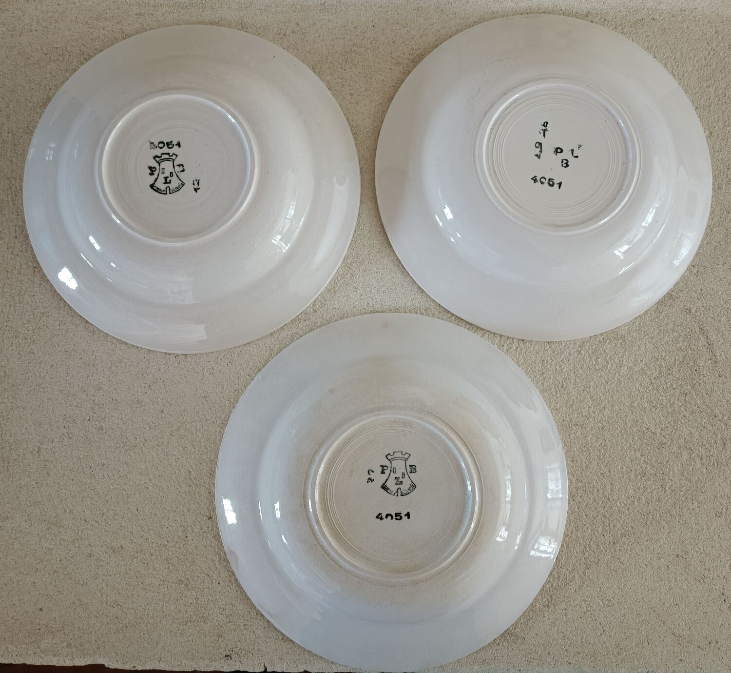 Lot 5 mismatched plates iron earth