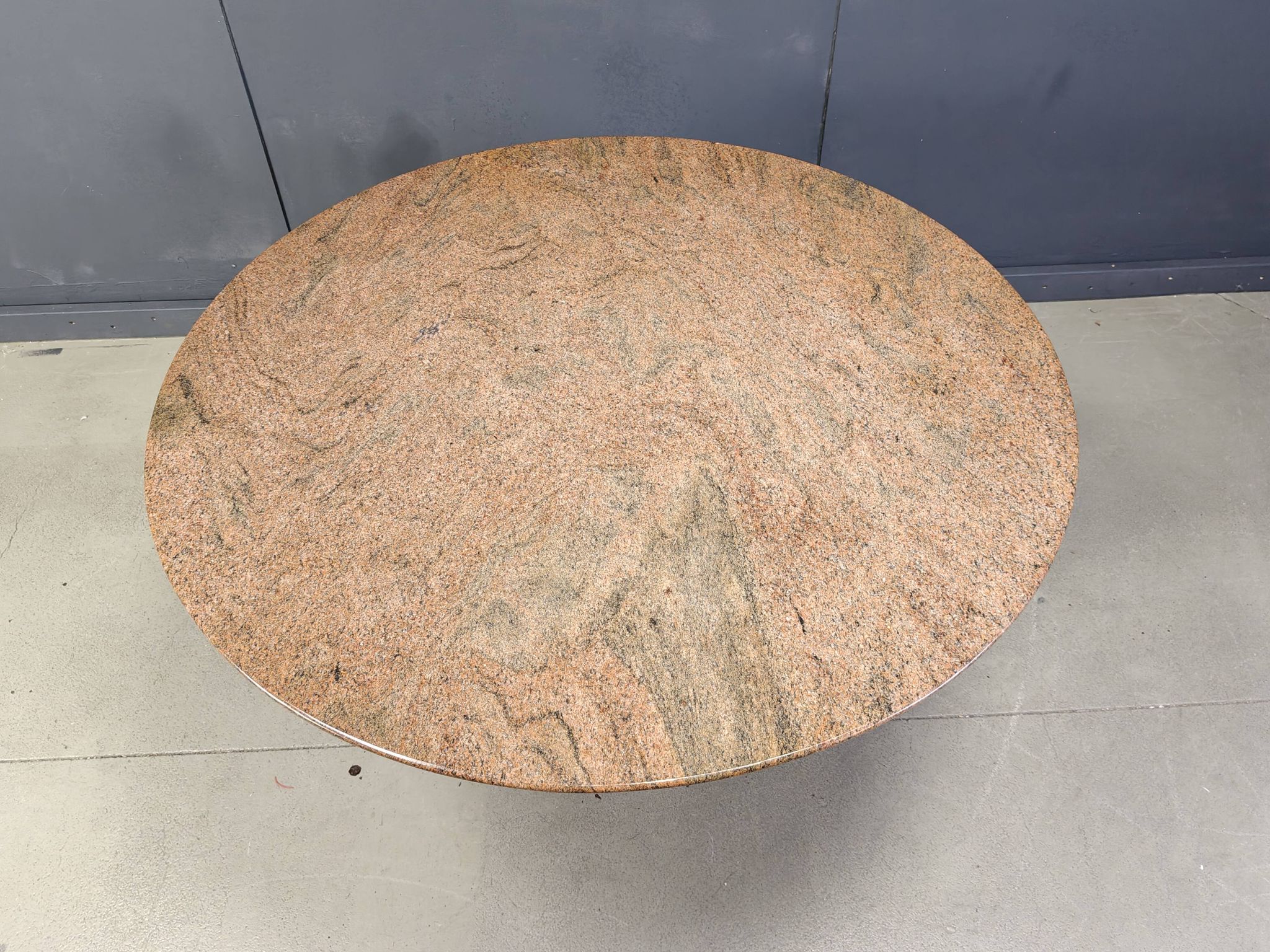 Table à manger ronde en granit vintage, années 1970