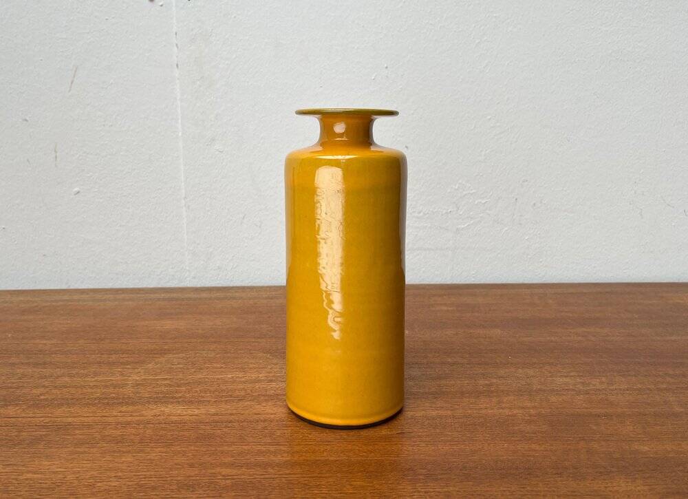 Minimalist vase from a German studio from the mid-century, pottery by BKW Böttger Keramik Wandsbek, Hamburg, 1960s.