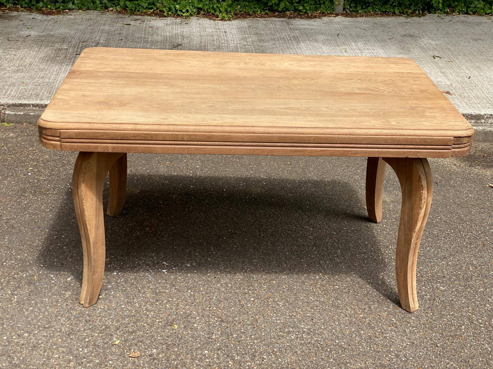 Renovated Art Deco extendable dining table in solid oak and pine from the 1960s.