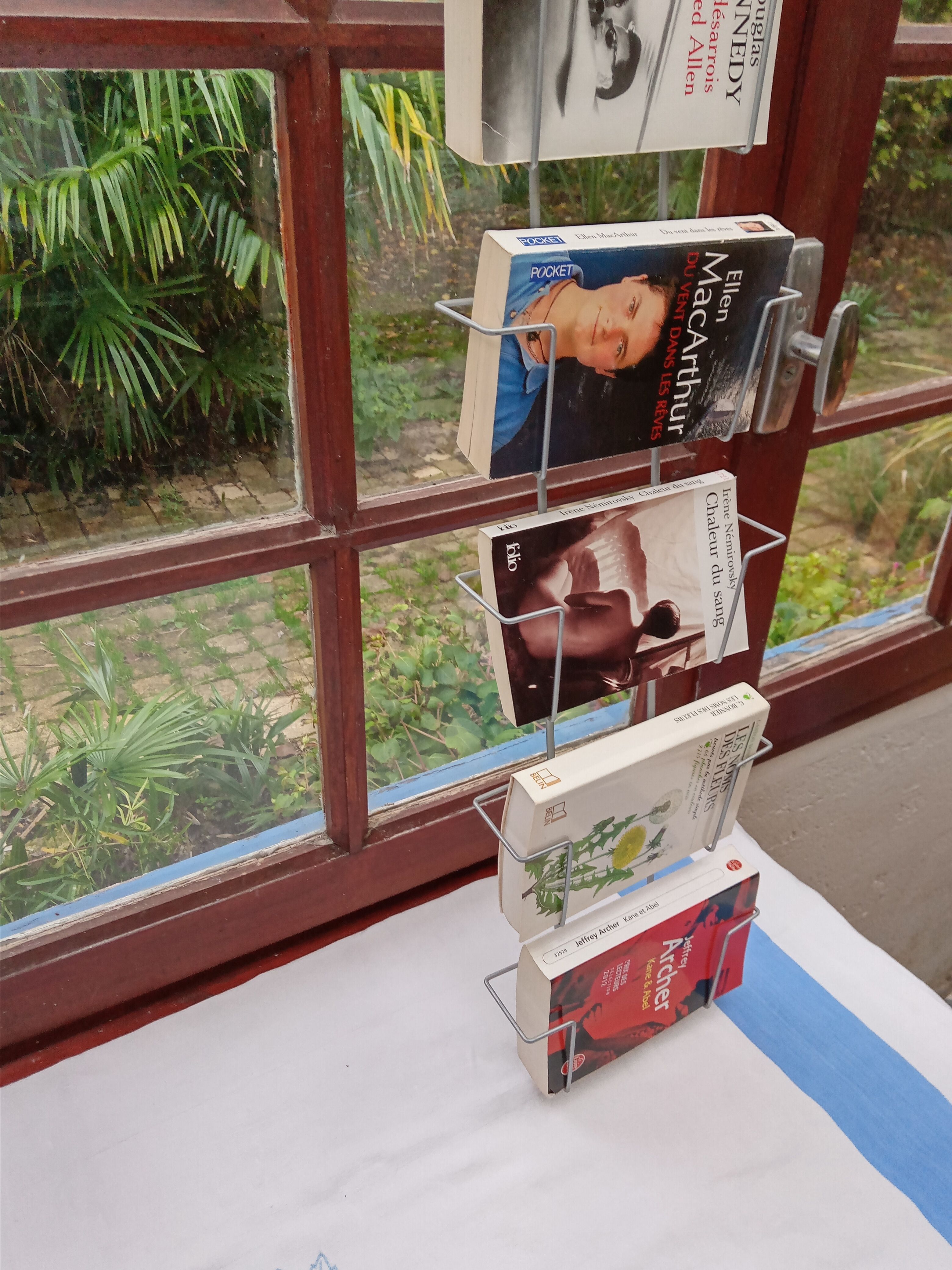 Book/ magazine display