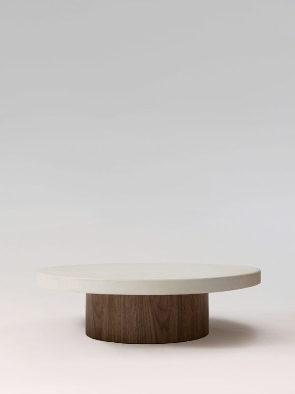 Table basse LORĀ pied en noyer (pied large)