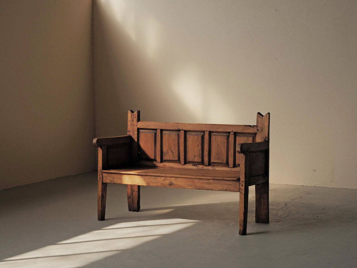 Mountain bench in solid wood, Folk Art, Spain, 19th century