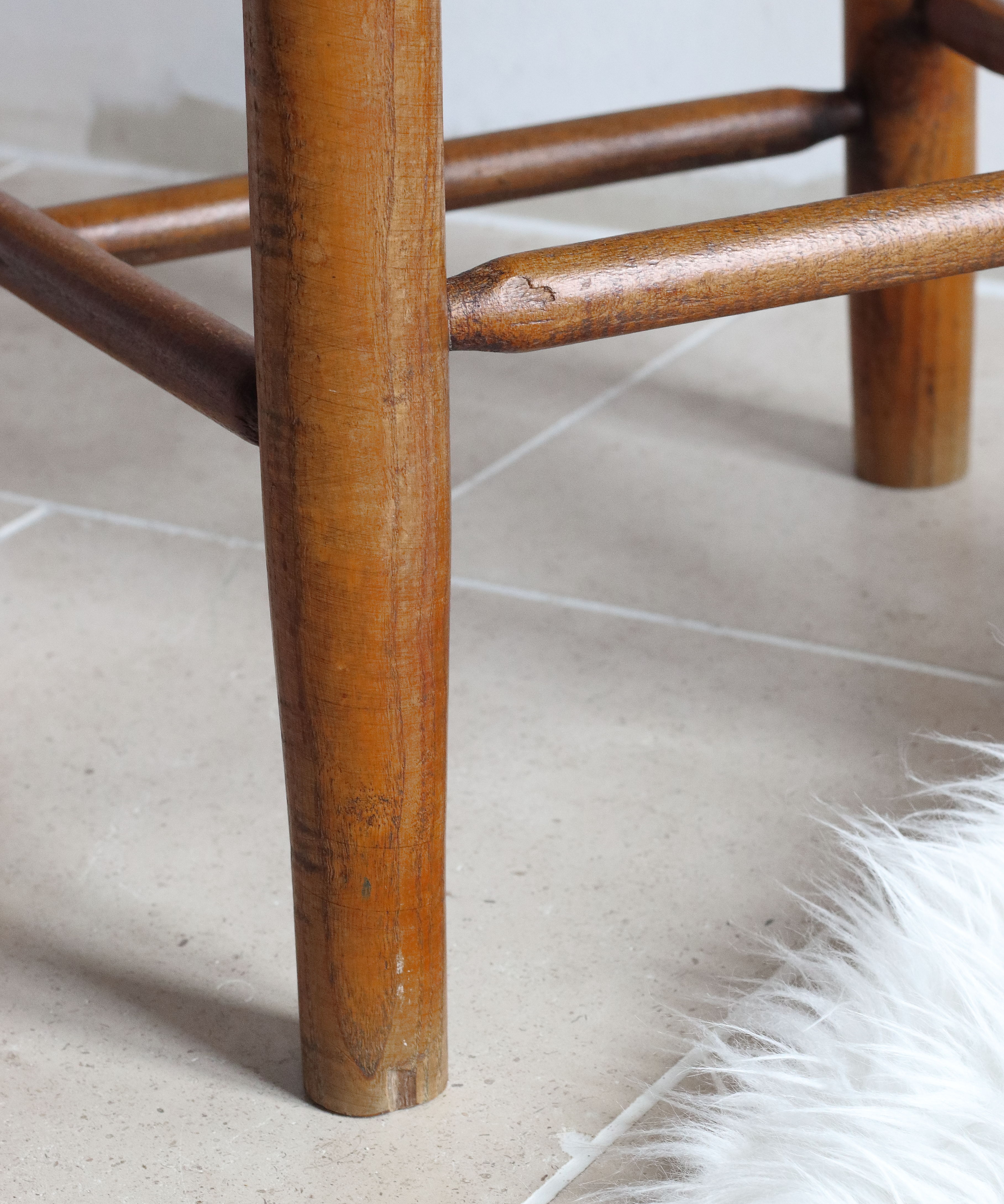 Set of six 1950s chairs in solid wood and straw