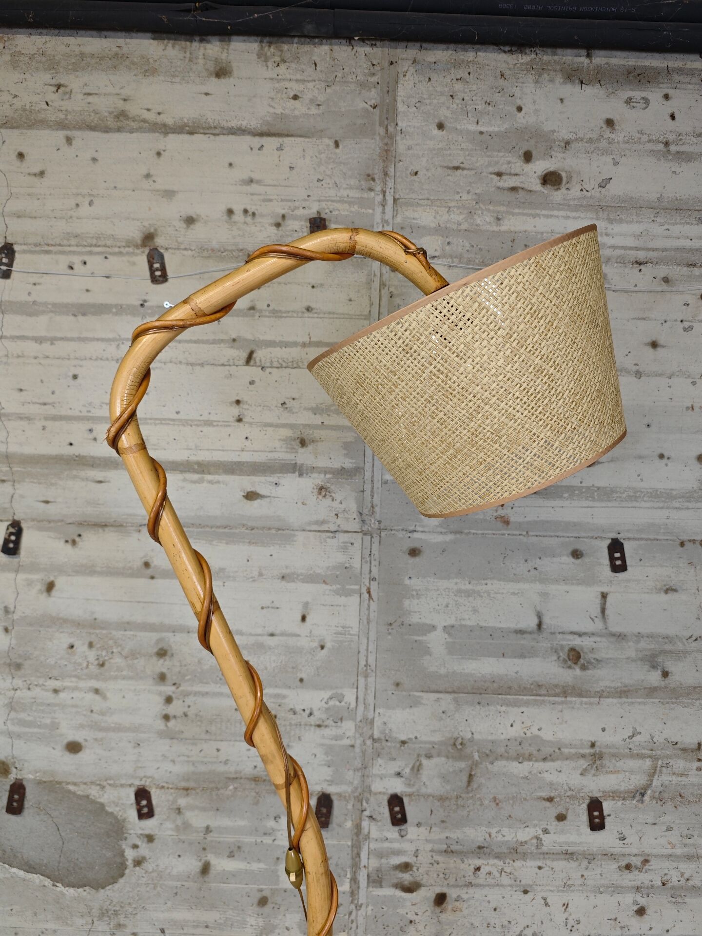 Lampadaire vintage en rotin