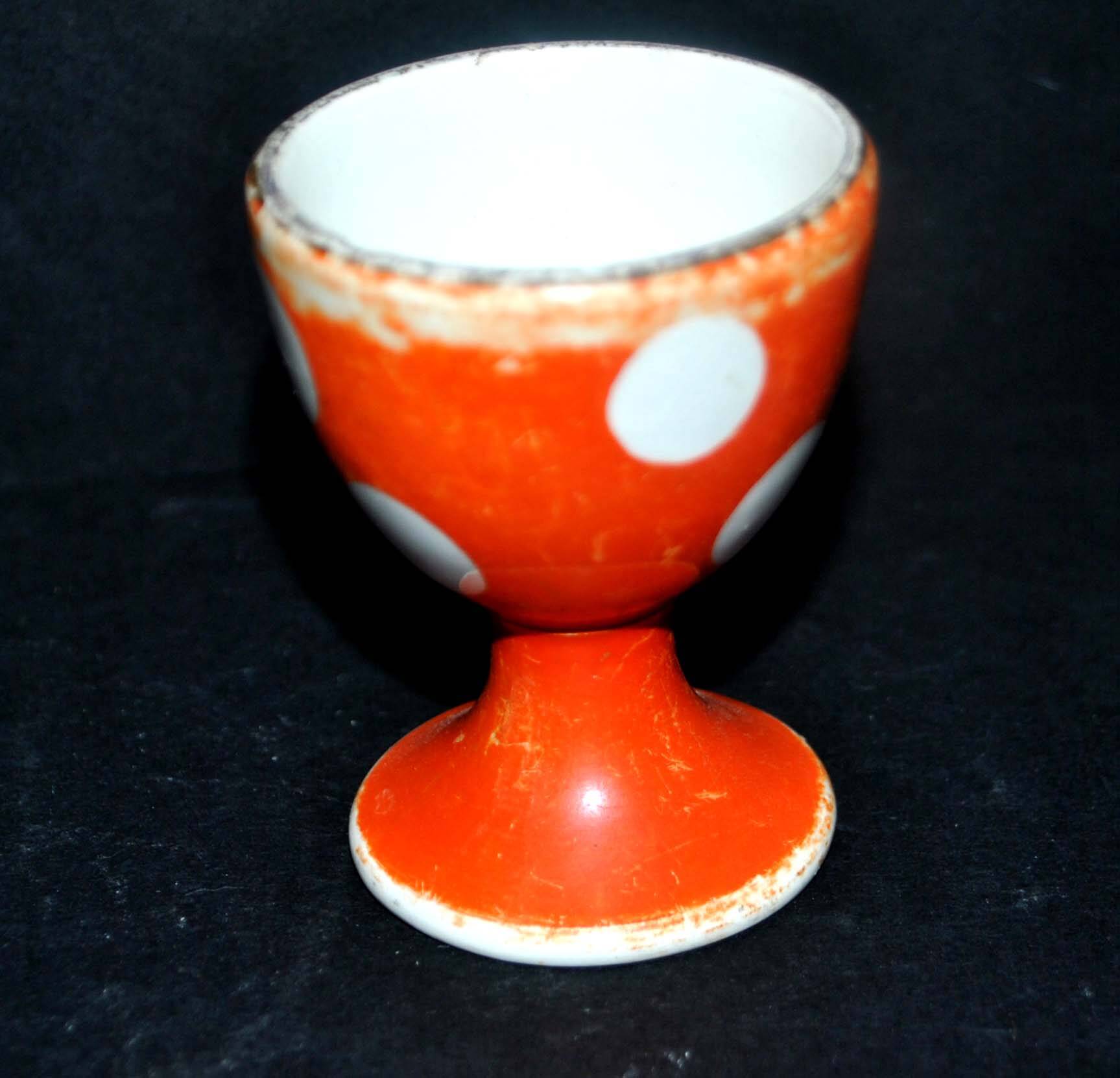 Vintage red egg cup with white polka dots in Sarreguemines earthenware H6.5cm