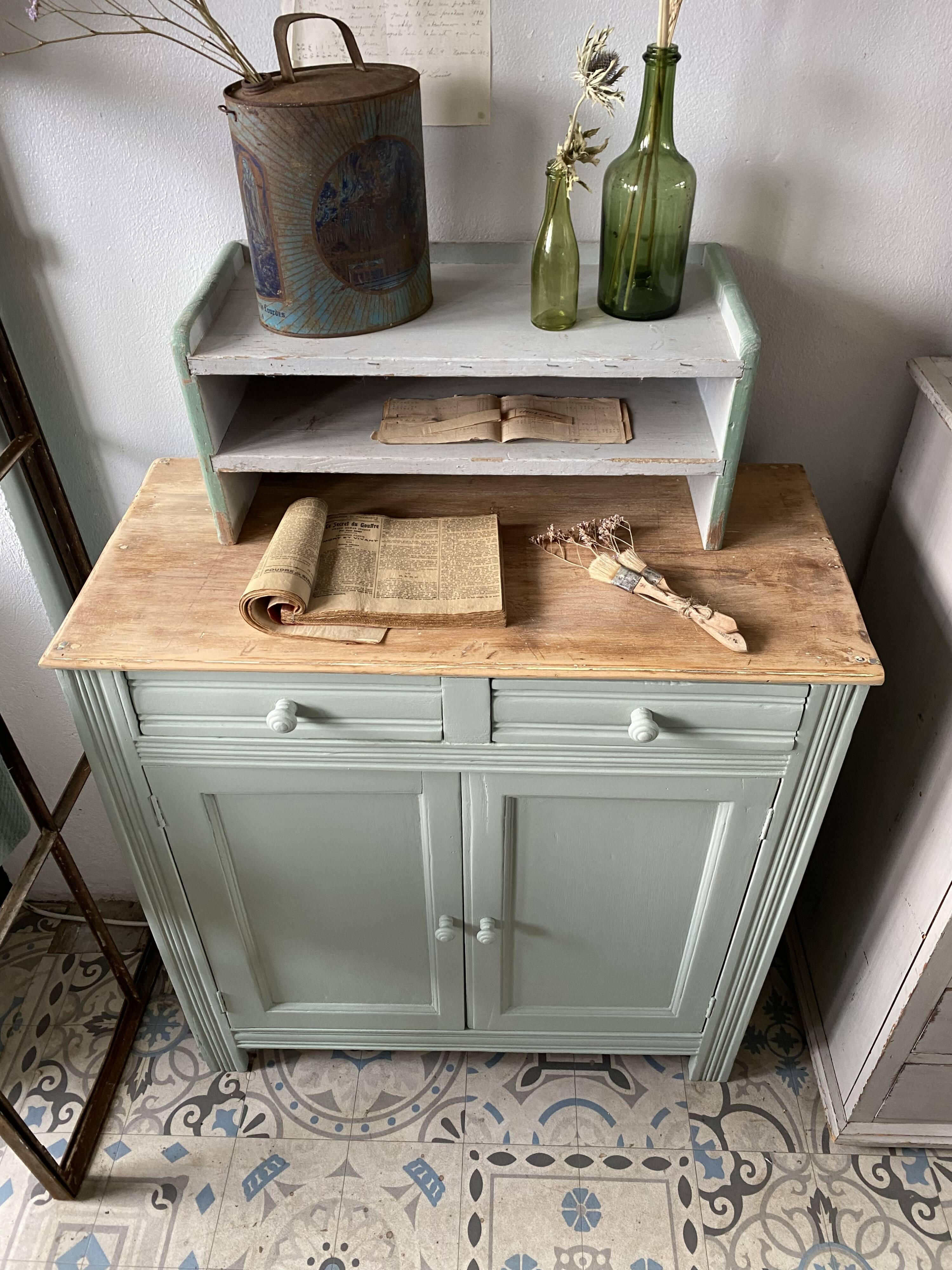 Water green Parisian buffet