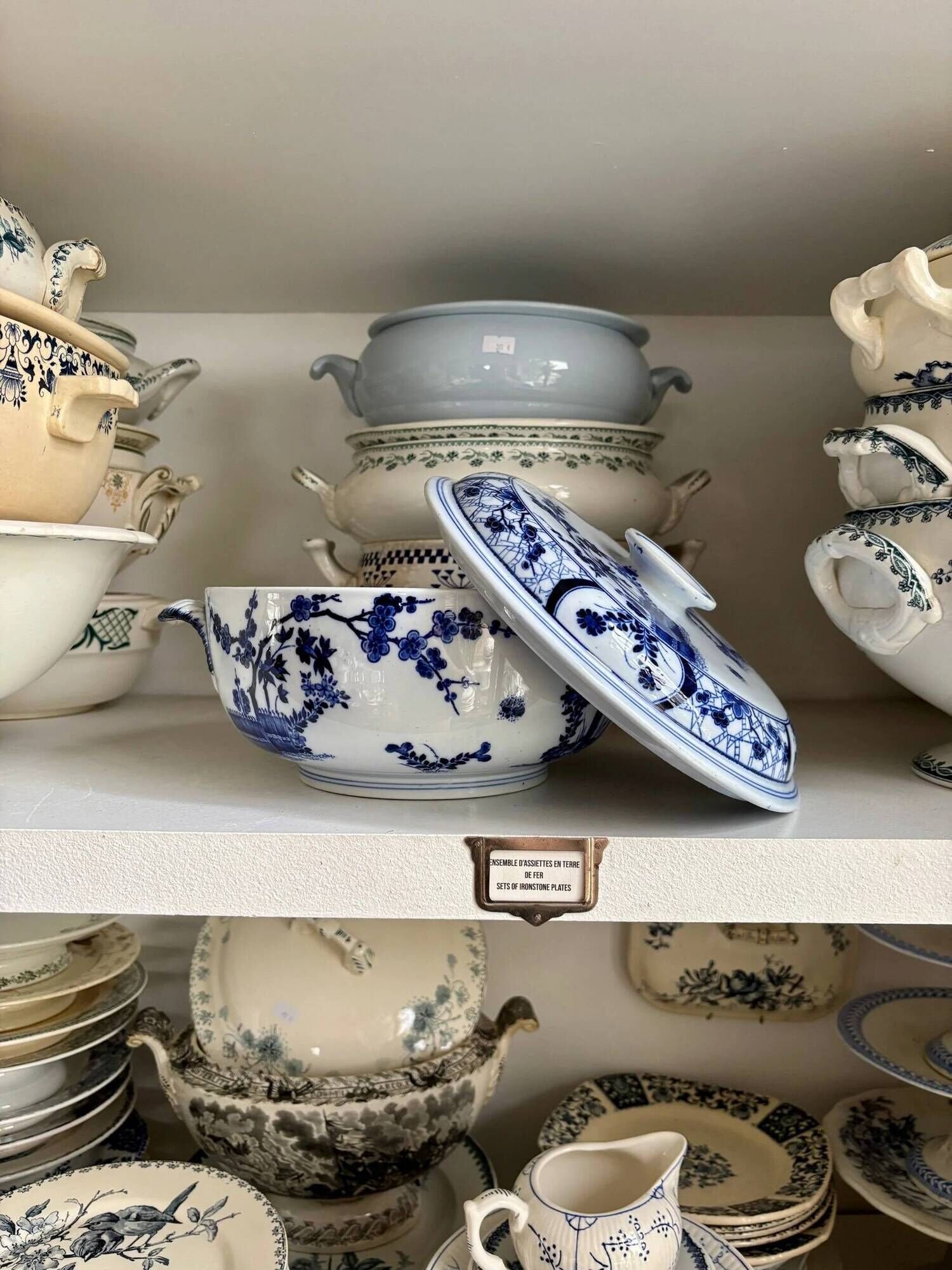 Large soup tureen Creil & Montereau in blue ironstone, "Japan" service.